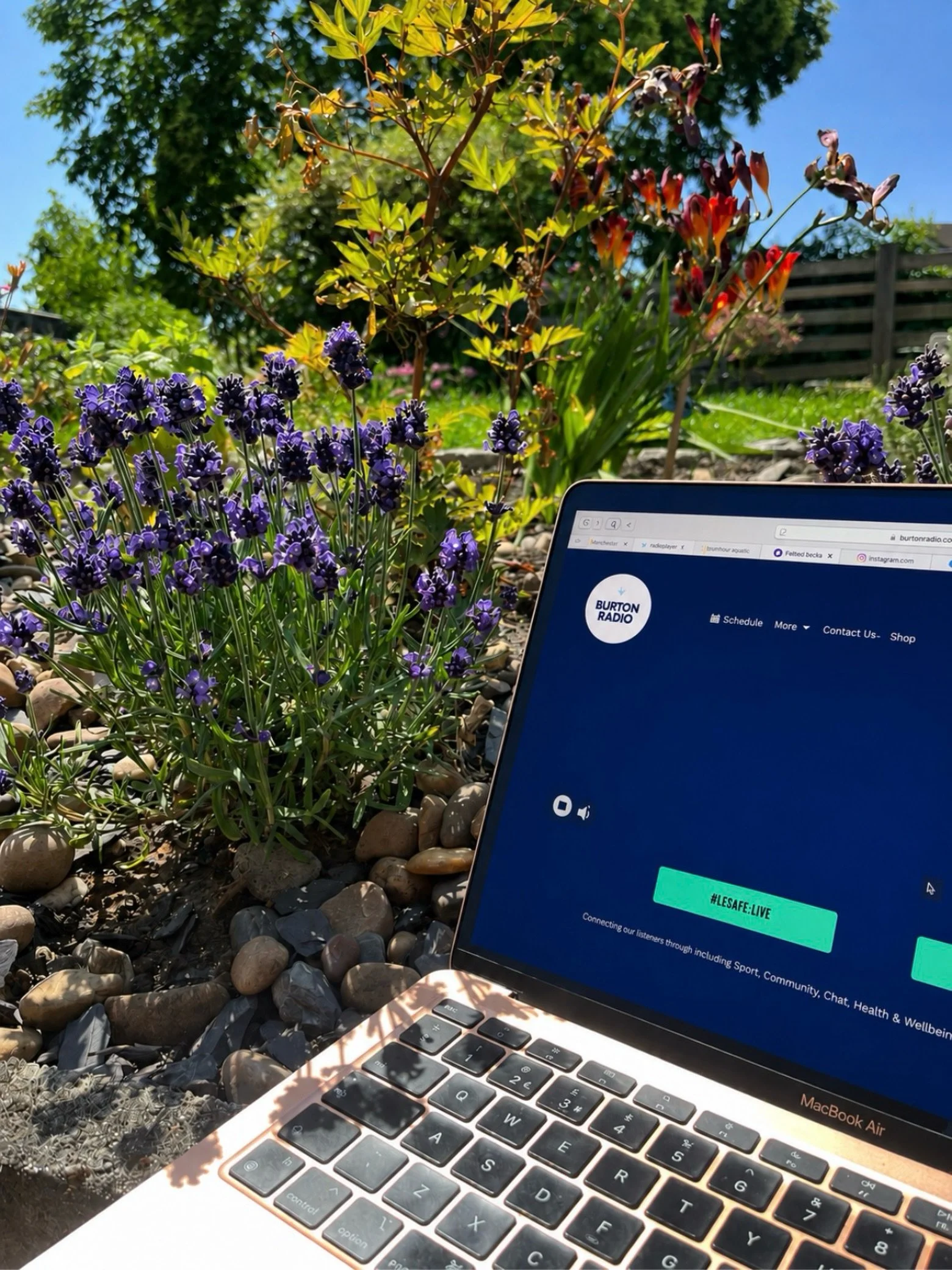 Enjoying the sun? Maybe you could do with some radio goodness to go with it ☺️☀️

Live shows on Burtonradio.co.uk

#burtonradio #burtonupontrent #liveradio #summerradio #radio