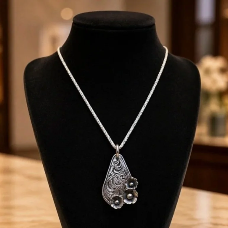 Sterling Silver engraved pendant with 3D flowers