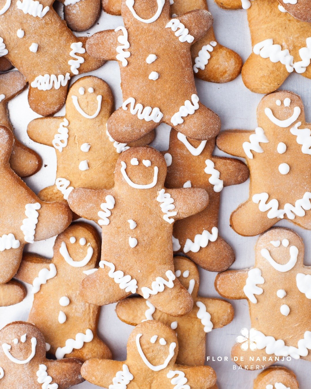 Ya viene la temporada de galletas navide&ntilde;as ✨
En Flor de Naranjo Bakery ya estamos horneando estos cl&aacute;sicos hombrecitos de jengibre, perfectos para regalar, compartir o acompa&ntilde;ar un cafecito.
Haz tu pedido con anticipaci&oacute;n