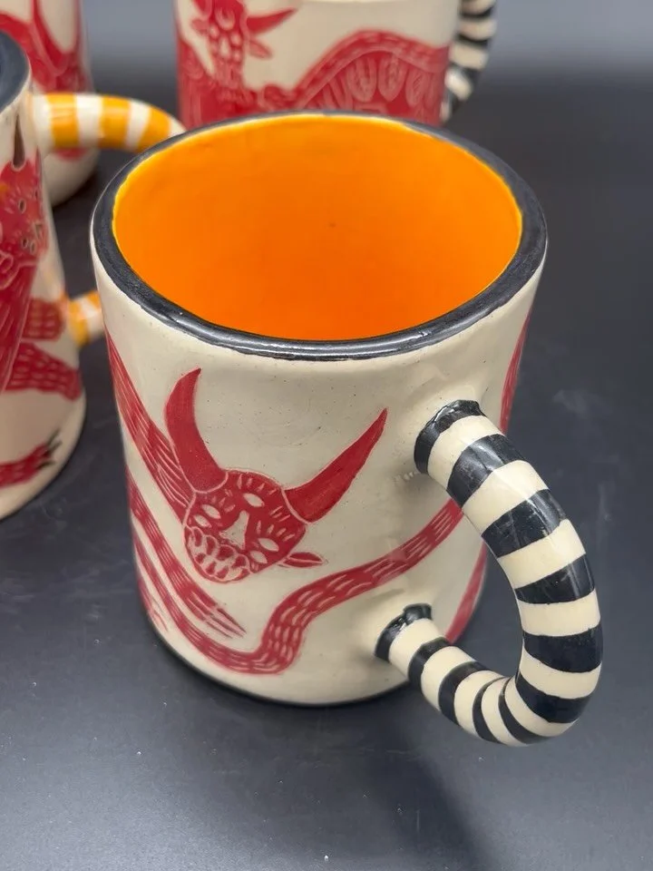 ❤️ New mugs! ❤️

#ceramilicious #ceramicmug #sgraffitopottery #illustratedceramics