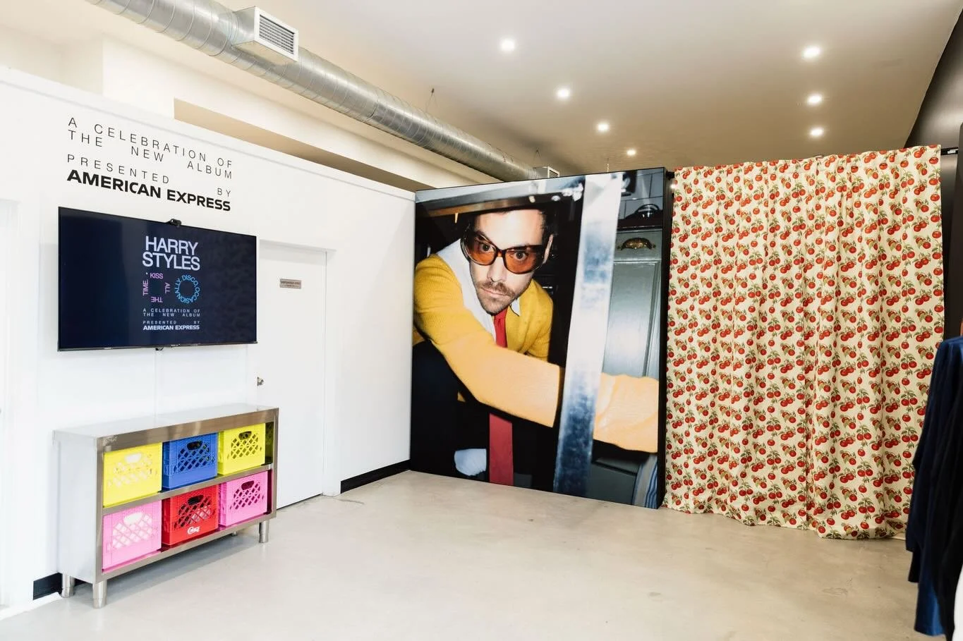 We had the pleasure of providing full AV support for this incredible pop-up experience, presented by @americanexpress, celebrating the release of KISS All The Time. Disco, Occasionally. by @harrystyles.

In collaboration with @slaackproductions, the 