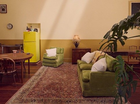 What&rsquo;s really inside some of Fremantle&rsquo;s historic buildings?
@designfreo On Location 23 invites you behind the scenes of the 1903 Caledonian Hall, where a former dance hall has been reimagined into a striking loft apartment.🏡✨
Expect bol