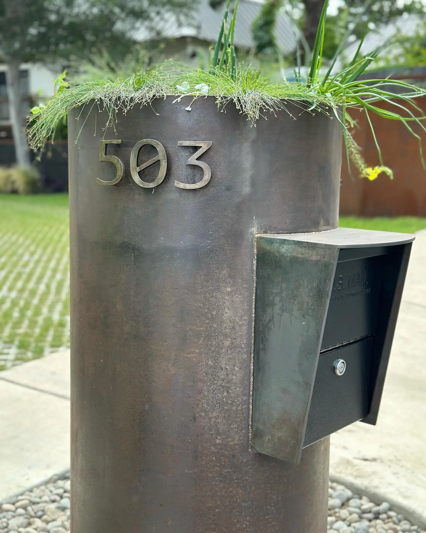 &ldquo;Heaviest most beautiful mailbox!&rdquo;