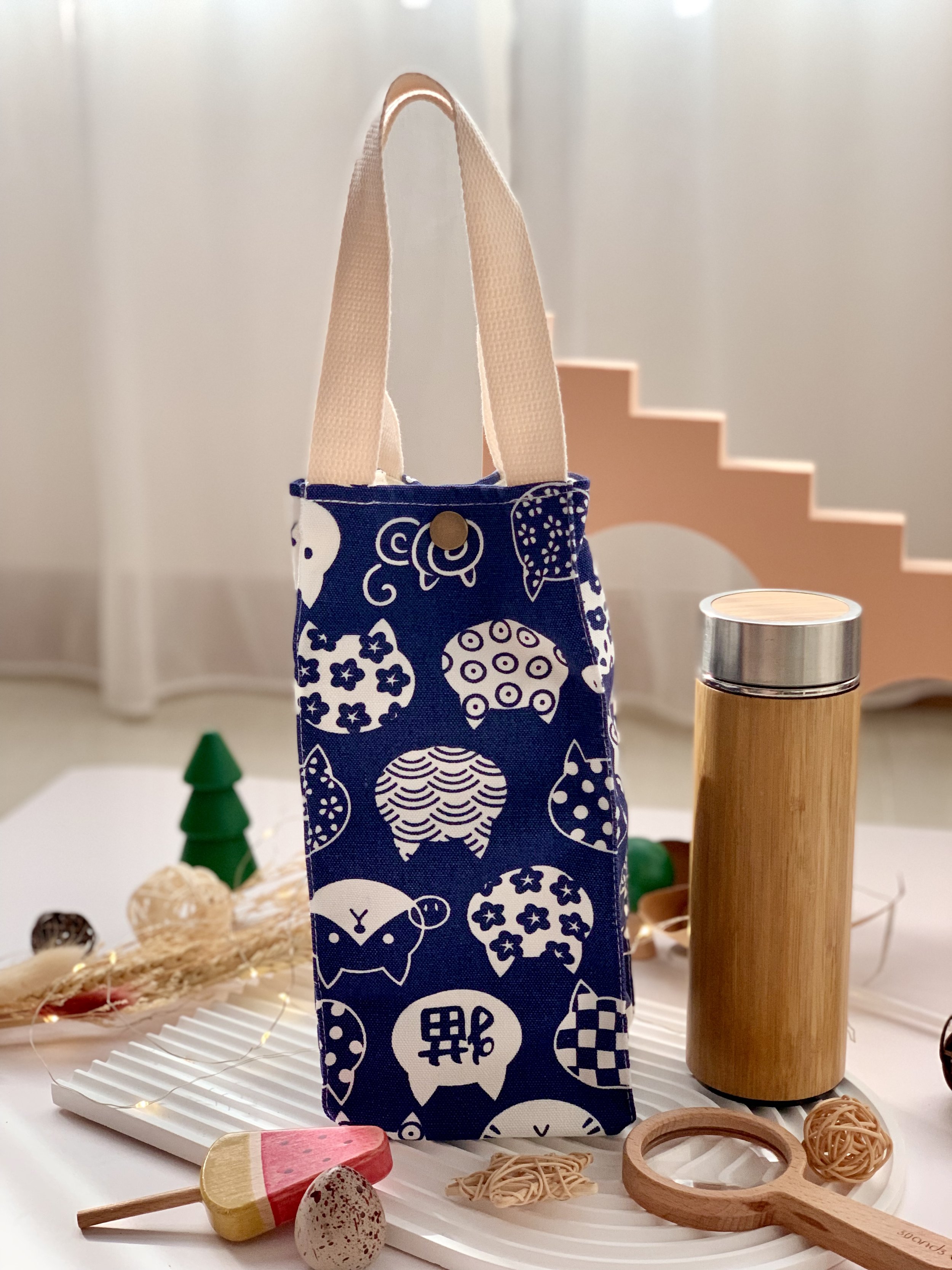 Genboku Water Bottle Carrier Playful Cats