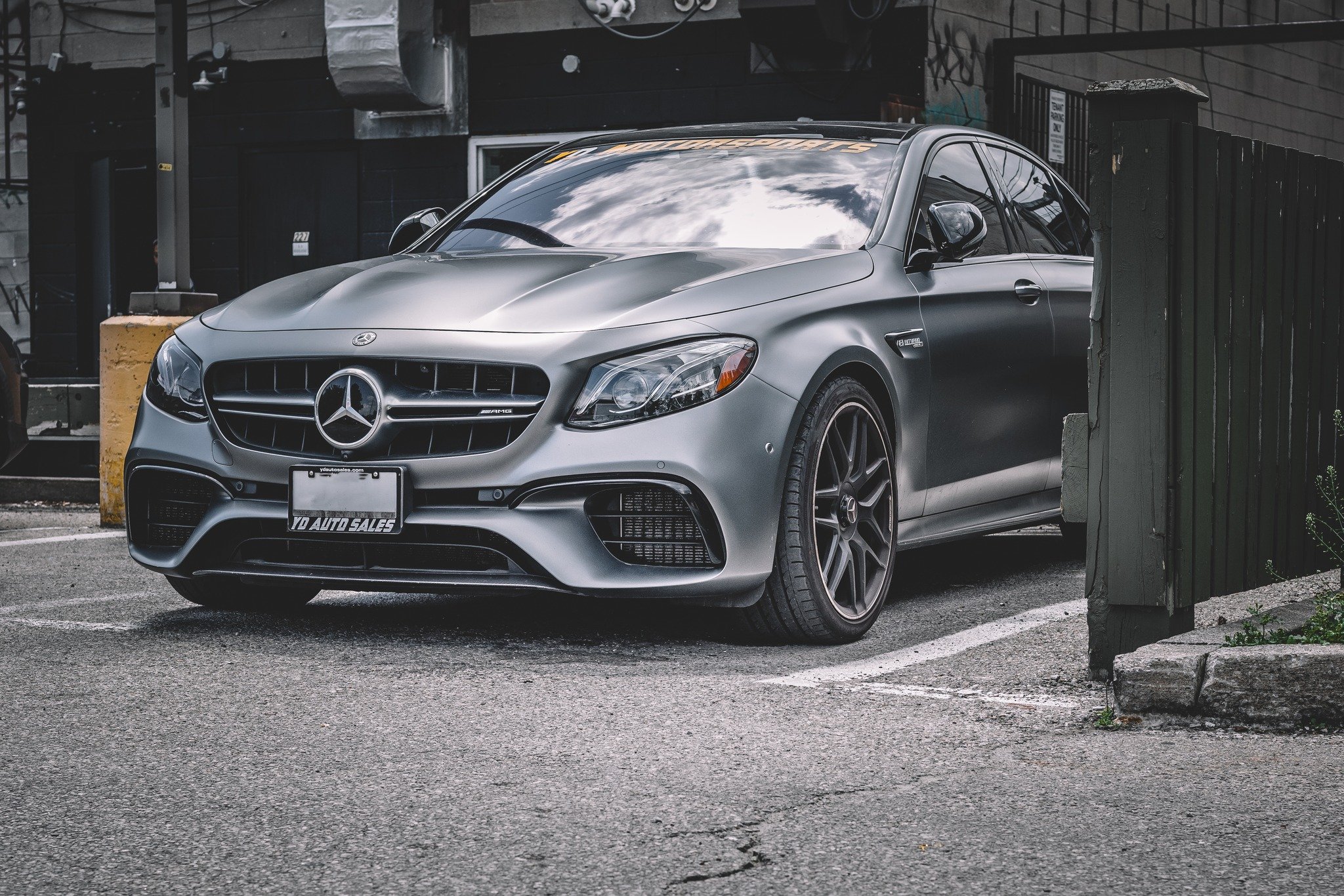 Sleek, stealthy, and ready to pounce. This Mercedes isn't just a car, it's a statement.
.
.
.
@mercedesamg 
@mercedesbenz 
.
.
.
#mercedes #wrapped #merc #streetphotography #v8biturbo #amg