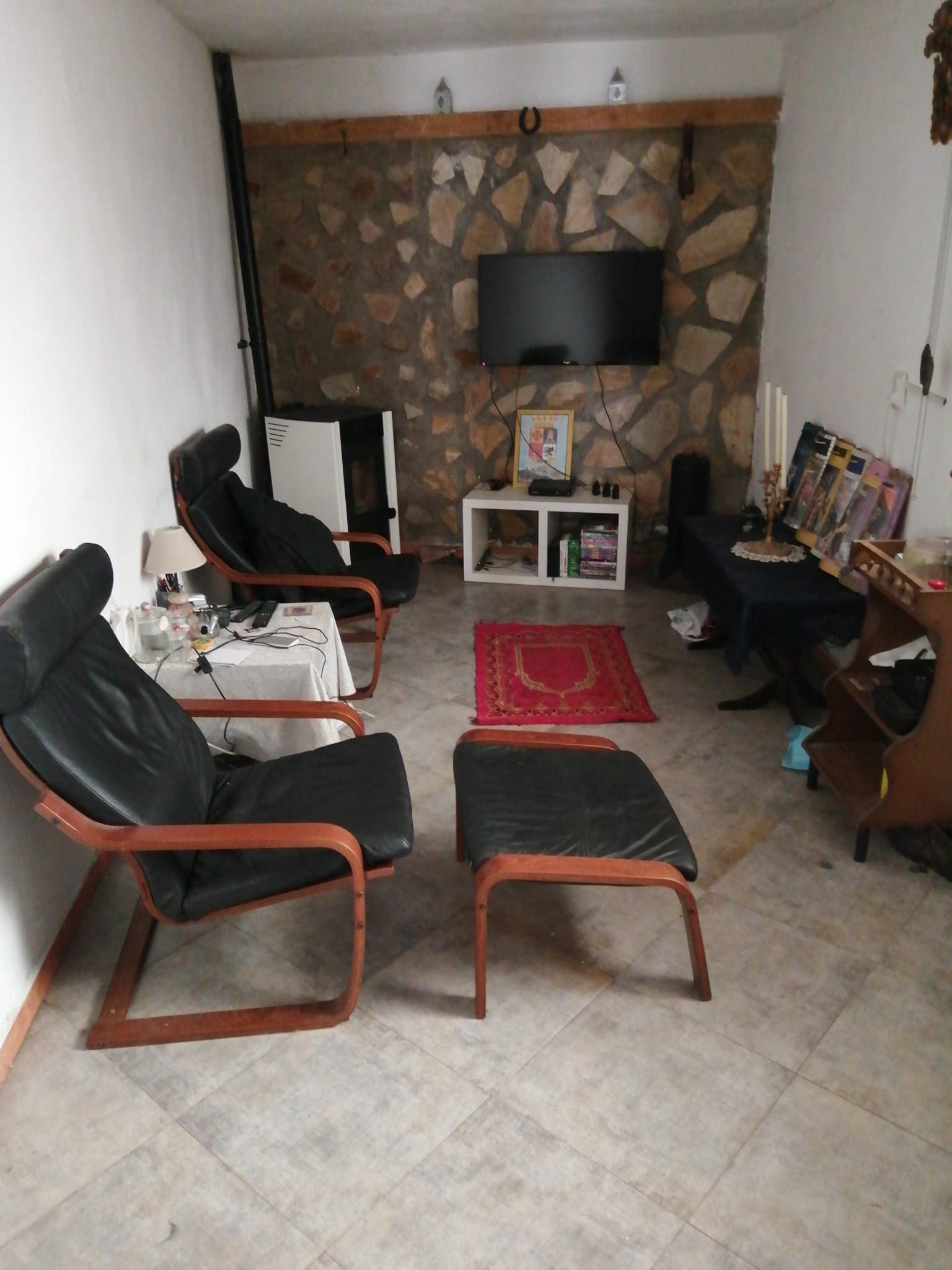 Living Room Pic 2.jpg