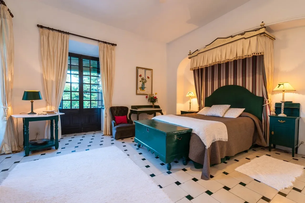 bedroom 05.webp