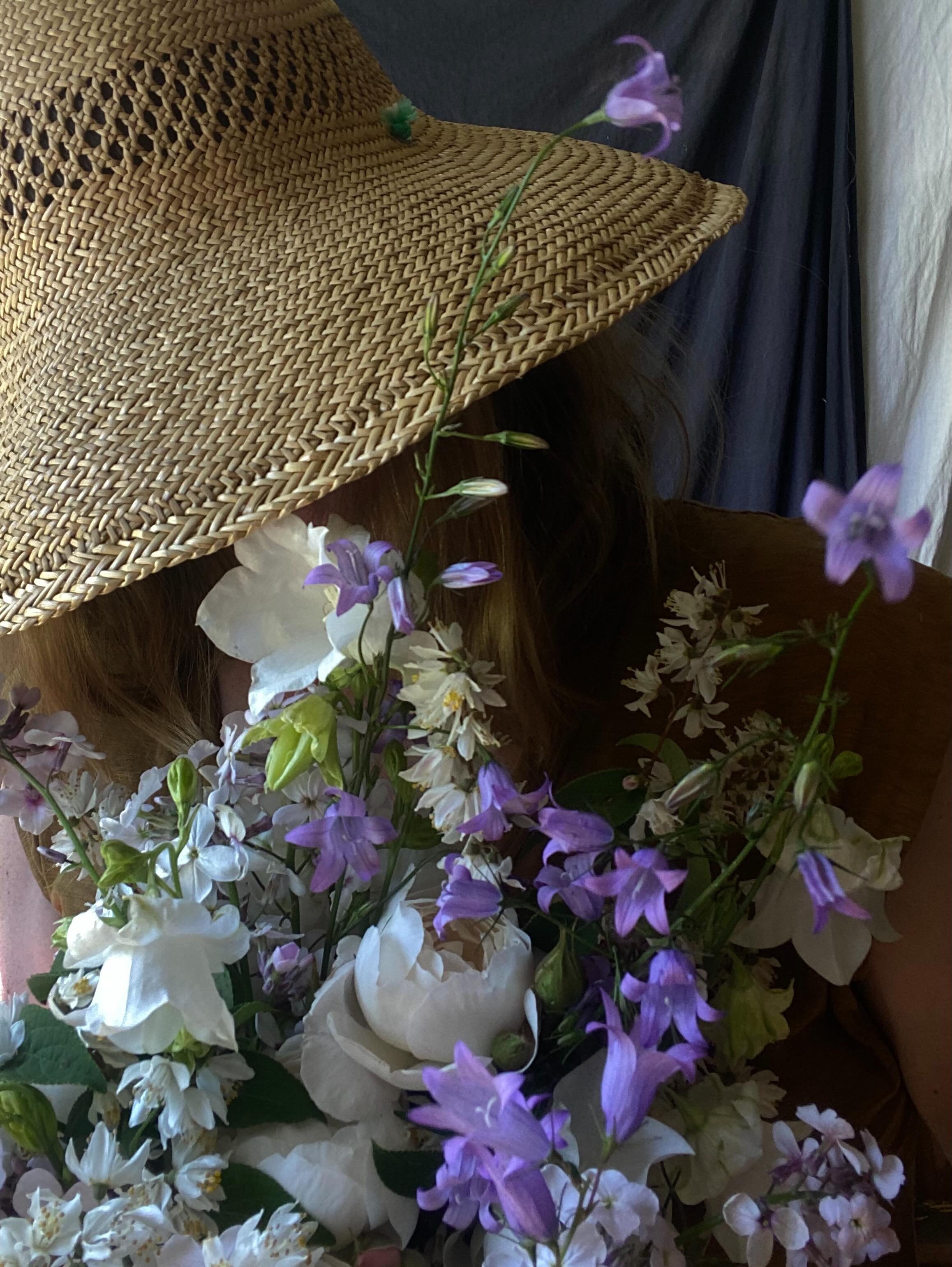Campanula-girl-summer is in full swing around here. 

Some pics from a very busy late May into June. My CSA is over for the year. Onwards towards weddings and wholesale (with @westsoundfloral ).

Diving into the sweetness of summer bounty. Happy almo