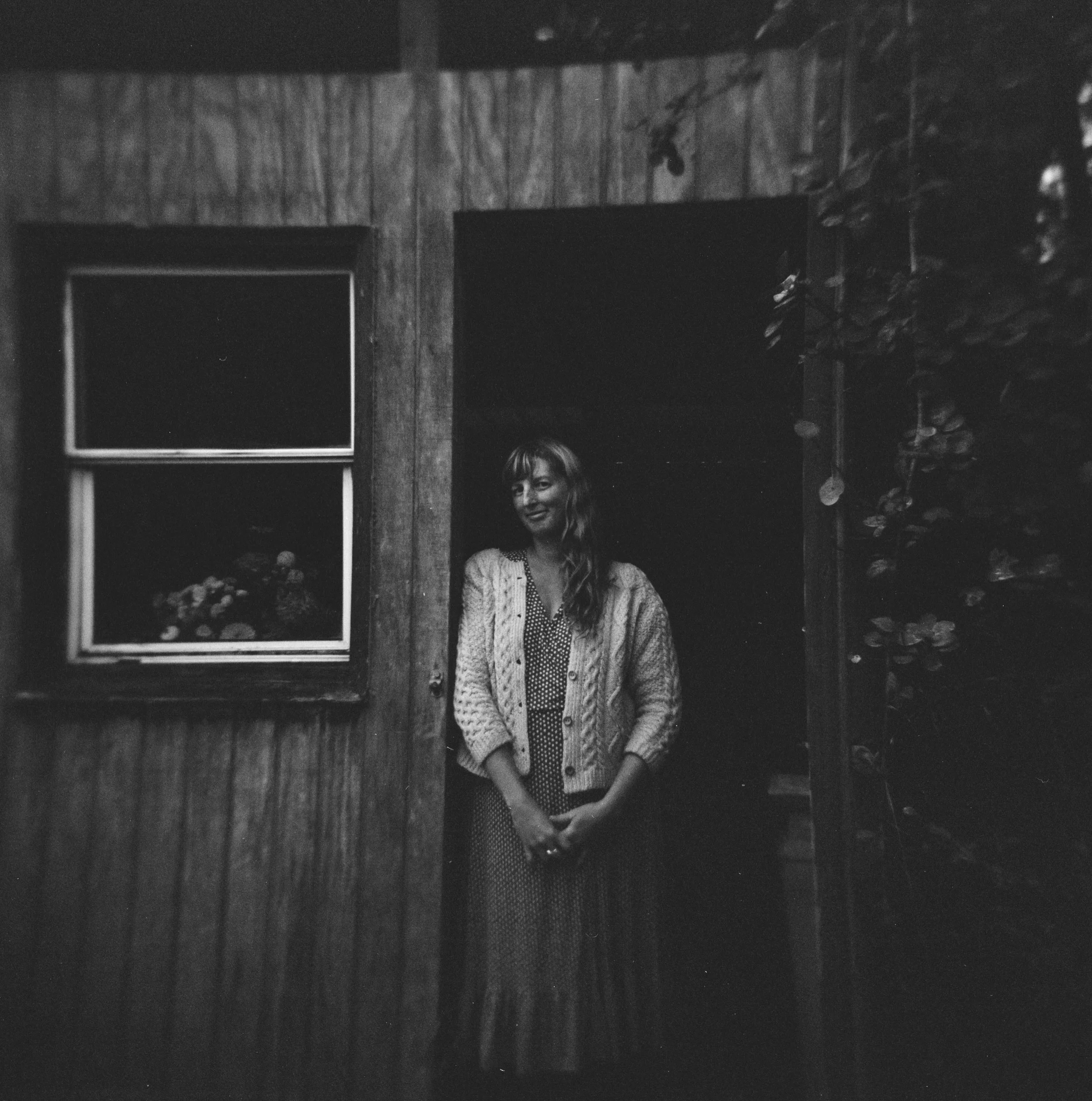 Are you a b&amp;w film lover? 🙋&zwj;♀️

There is something so evocative and timeless about images in black and white. If you don&rsquo;t want your wedding photos to look dated in 10 years, may I be so bold as to recommend b&amp;w. 

That being said 