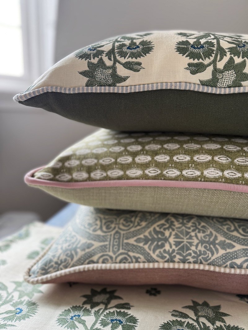 Cushion with piping