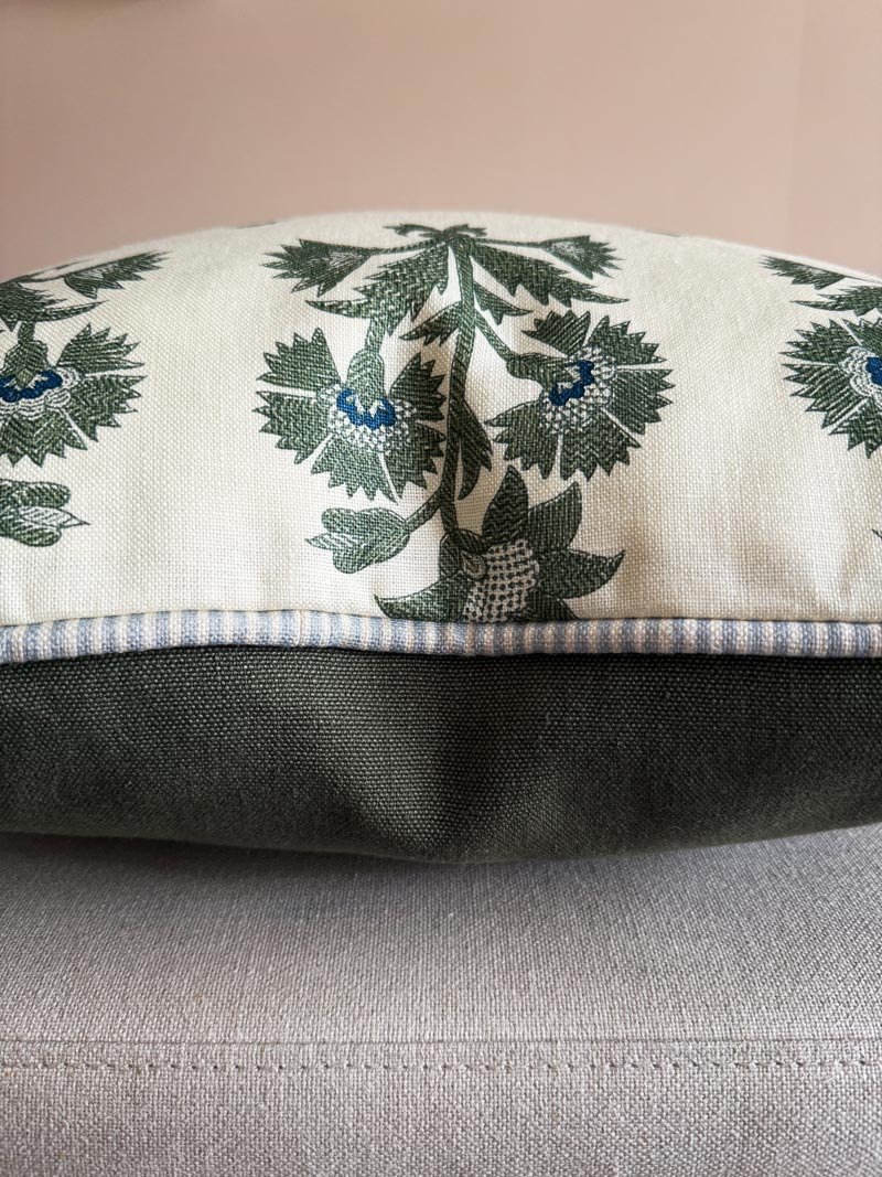 Cushion with piping