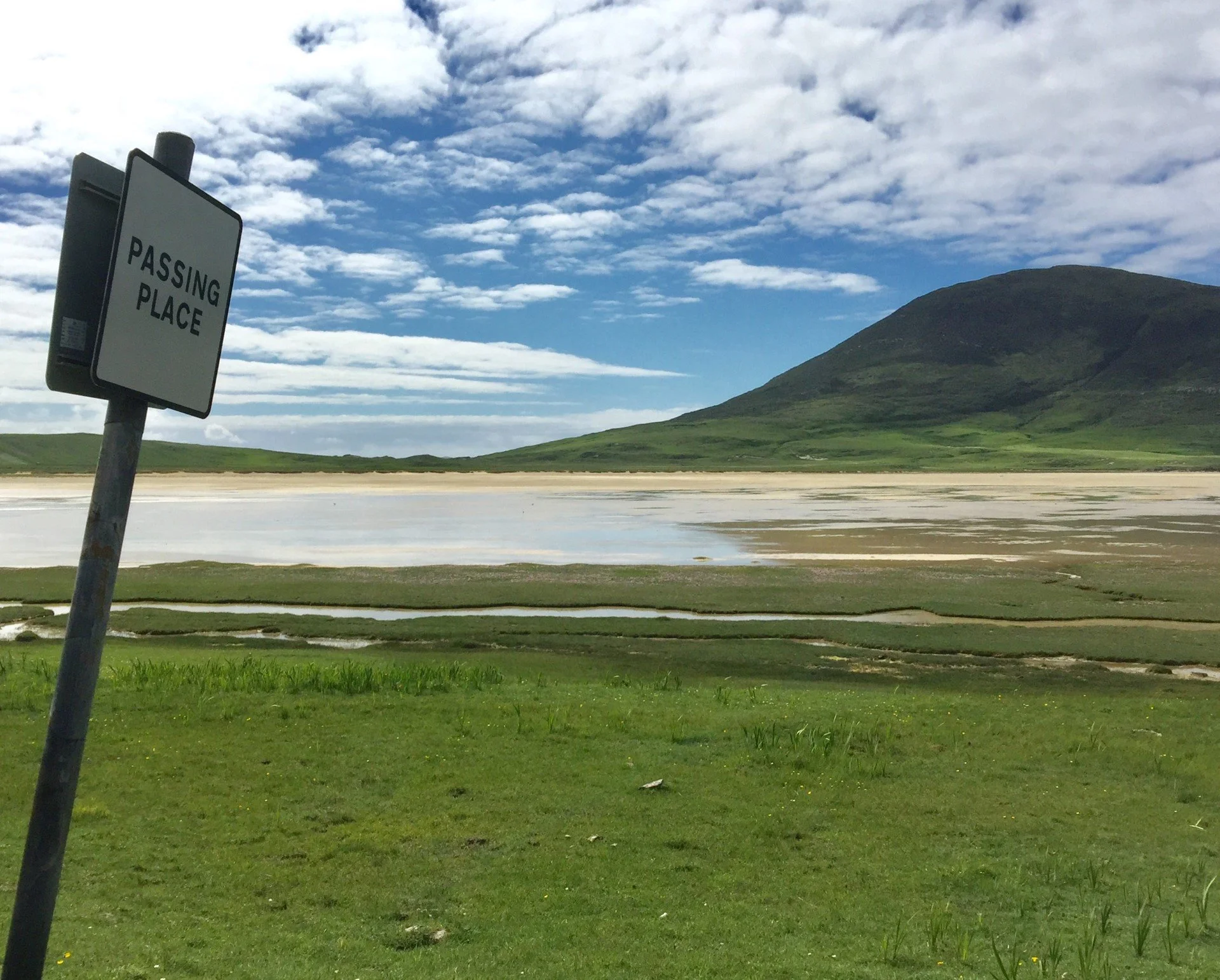 Sea View House Harris.  Dog friendly luxury 2 bed Harris holiday cottage, spectacular sea views. Close to beaches of Luskentyre, Scarista, Northton and Hushinish, boats to St.Kilda, Beaches, Harris brewery and Harris distillery. Sauna and William Hol