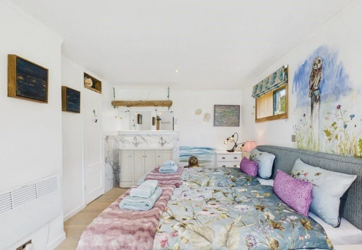 Sea View House Harris.  Dog friendly luxury 2 bed Harris holiday cottage, spectacular sea views. Close to beaches of Luskentyre, Scarista, Northton and Hushinish, boats to St.Kilda, Beaches, Harris brewery and Harris distillery. 
