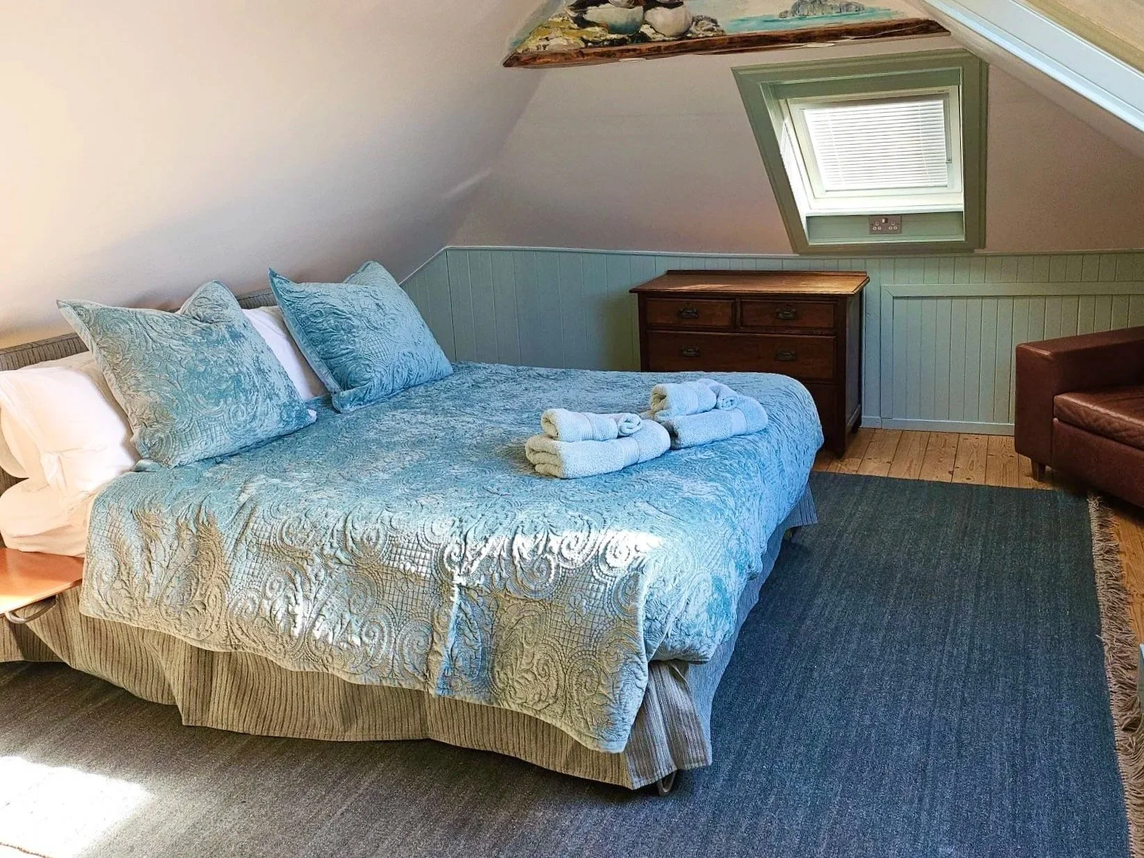 Extra Long Swiss Auping King bed with premium linens