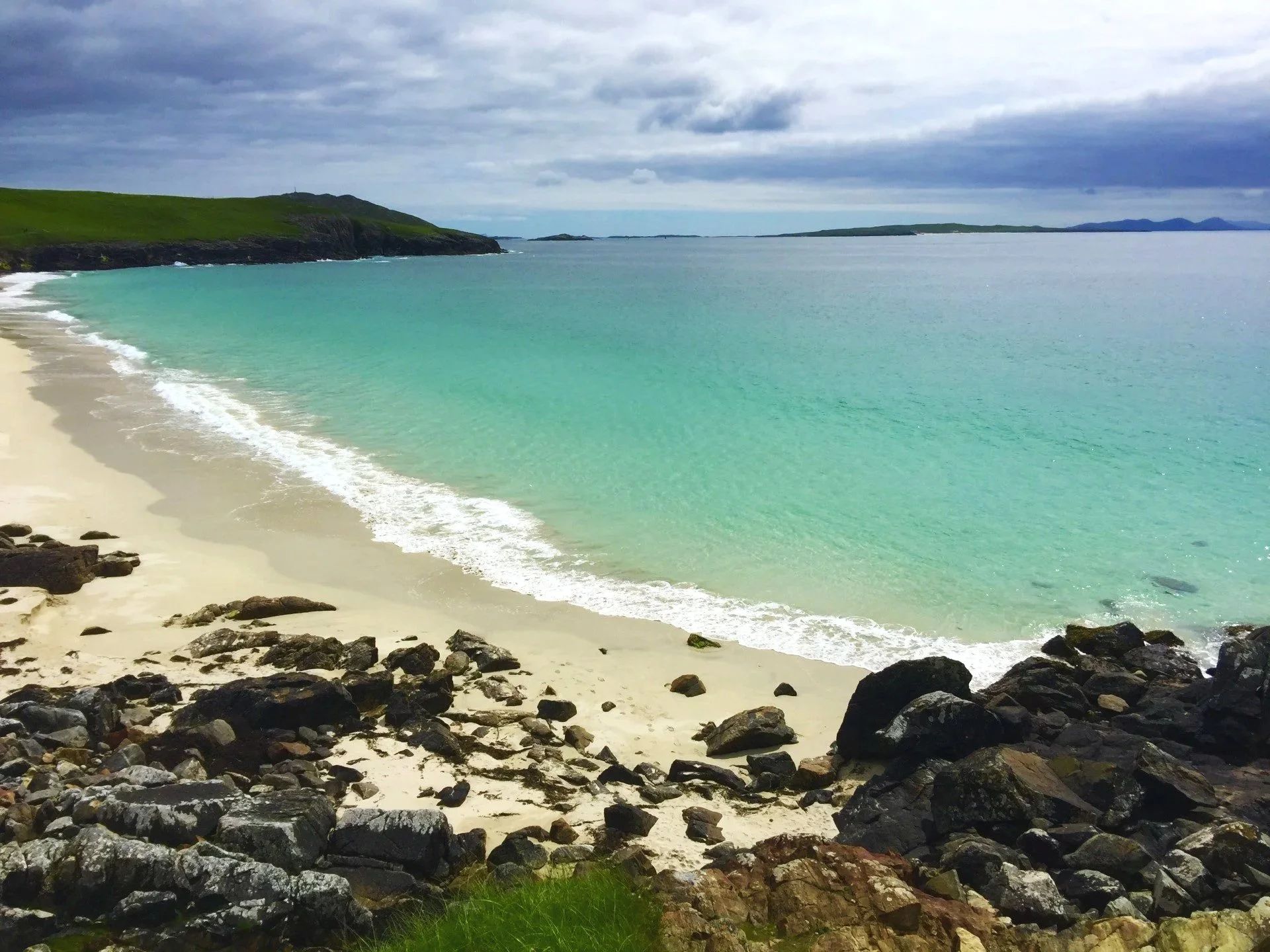 Sea View House is a dog friendly luxury Harris holiday cottage close to Luskentyre beach, Scarista beach, Northton beach and Hushinish beach plus boats trips to St. Kilda, the Harris Brewery and Distillery. 