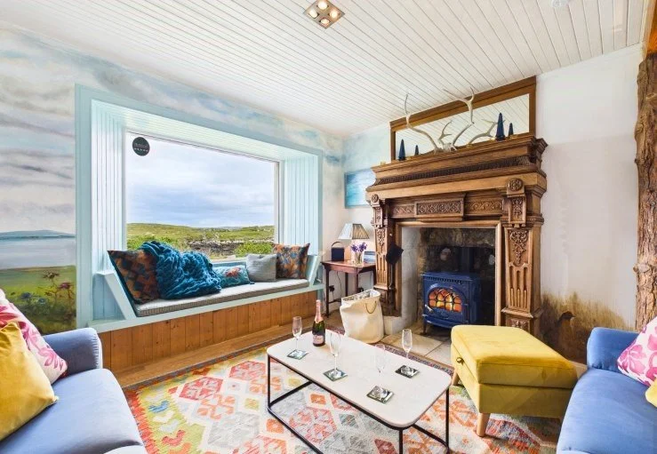 Sea View House Harris.  Dog friendly luxury 2 bed Harris holiday cottage, spectacular sea views. Close to beaches of Luskentyre, Scarista, Northton and Hushinish, boats to St.Kilda, Beaches, Harris brewery and Harris distillery. Sauna and William Hol