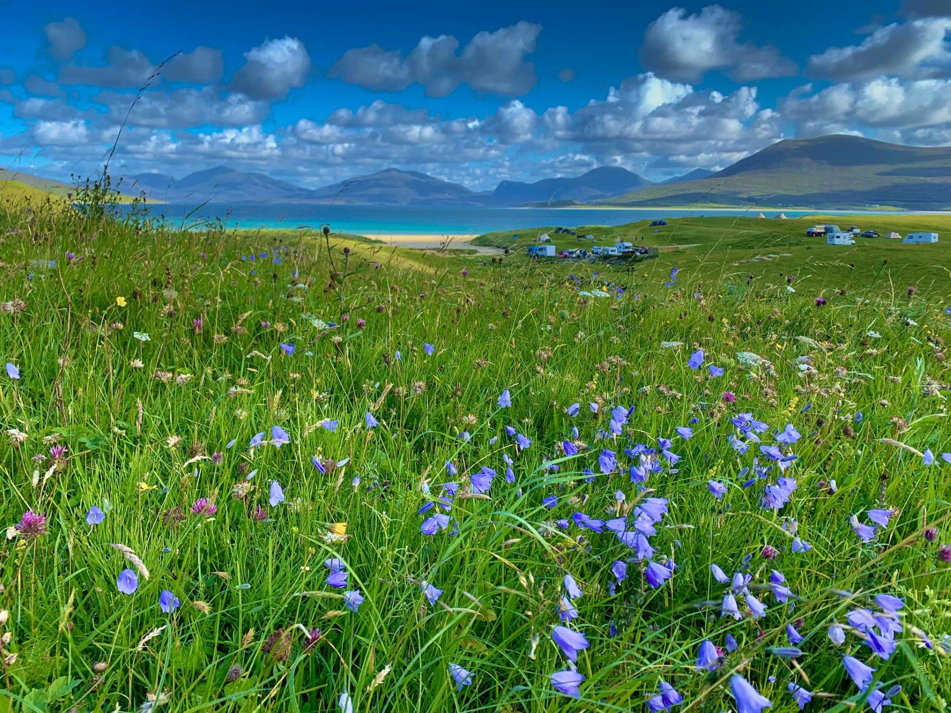 Sea View House Harris.  Dog friendly luxury 2 bed Harris holiday cottage, spectacular sea views. Close to beaches of Luskentyre, Scarista, Northton and Hushinish, boats to St.Kilda, Beaches, Harris brewery and Harris distillery. Sauna and William Hol
