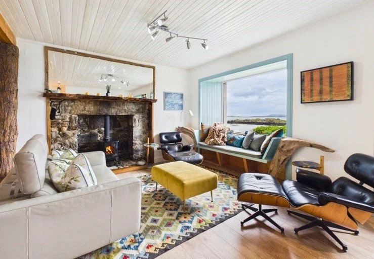 Sea View House Harris.  Dog friendly luxury 2 bed Harris holiday cottage, spectacular sea views. Close to beaches of Luskentyre, Scarista, Northton and Hushinish, boats to St.Kilda, Beaches, Harris brewery and Harris distillery. 