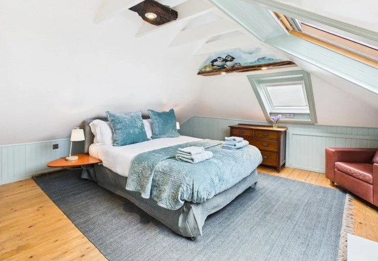 Sea View House Harris.  Dog friendly luxury 2 bed Harris holiday cottage, spectacular sea views. Close to beaches of Luskentyre, Scarista, Northton and Hushinish, boats to St.Kilda, Beaches, Harris brewery and Harris distillery. 