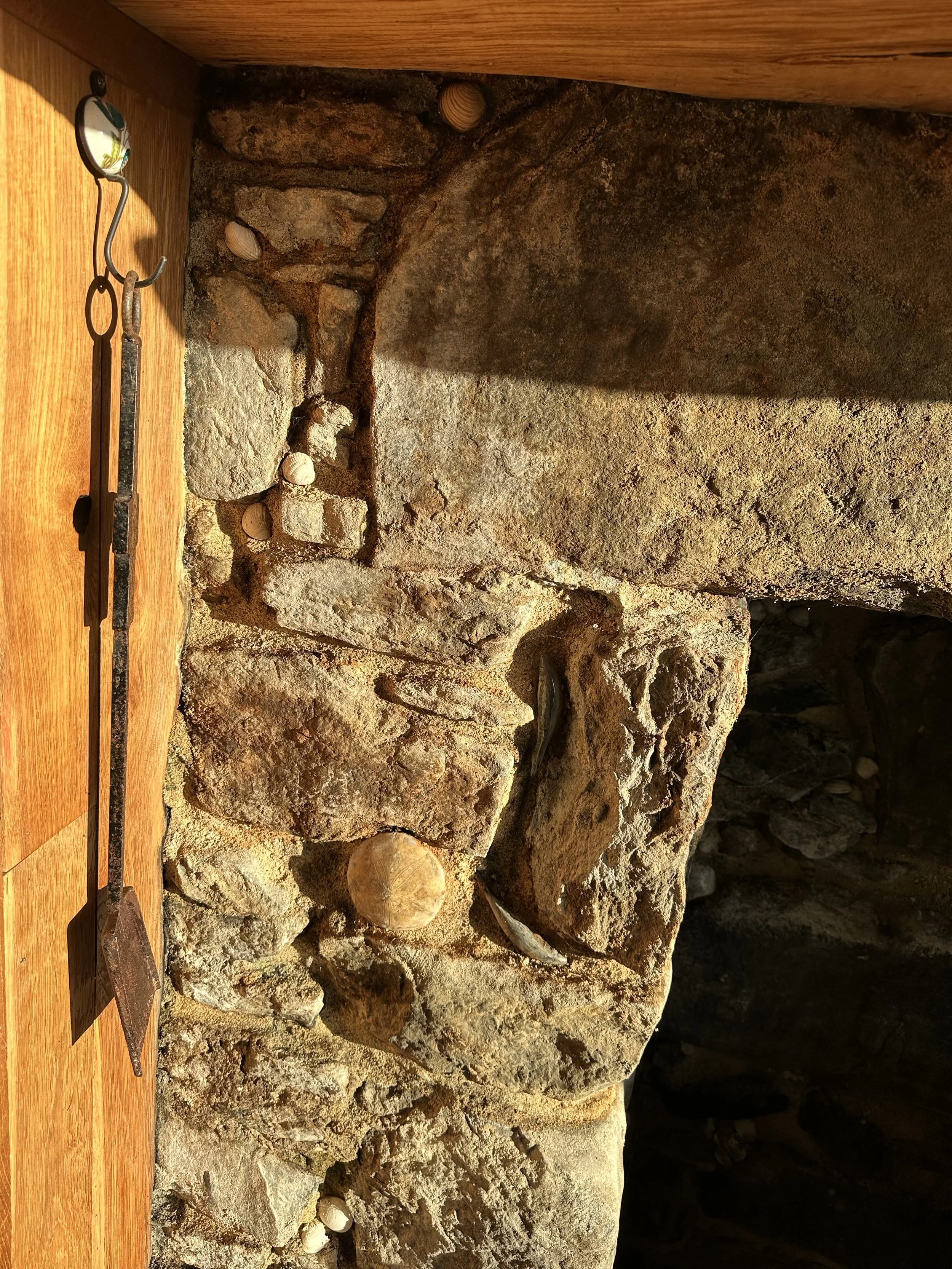 Sea View House Harris.  Dog friendly luxury 2 bed Harris holiday cottage, spectacular sea views. Close to beaches of Luskentyre, Scarista, Northton and Hushinish, boats to St.Kilda, Beaches, Harris brewery and Harris distillery. Sauna and William Hol