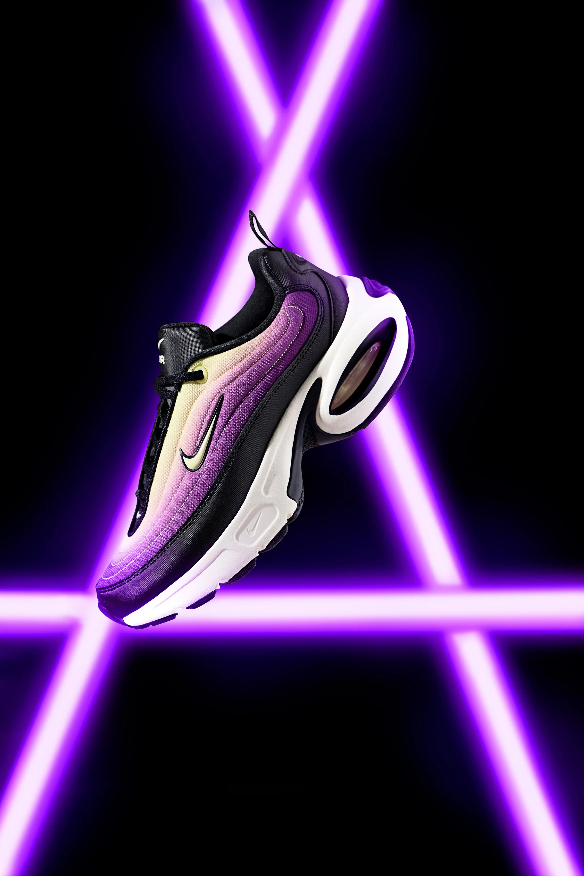 SPG25_Distort_Nike_46301_Product_3_Hero Shoe_highres.jpg