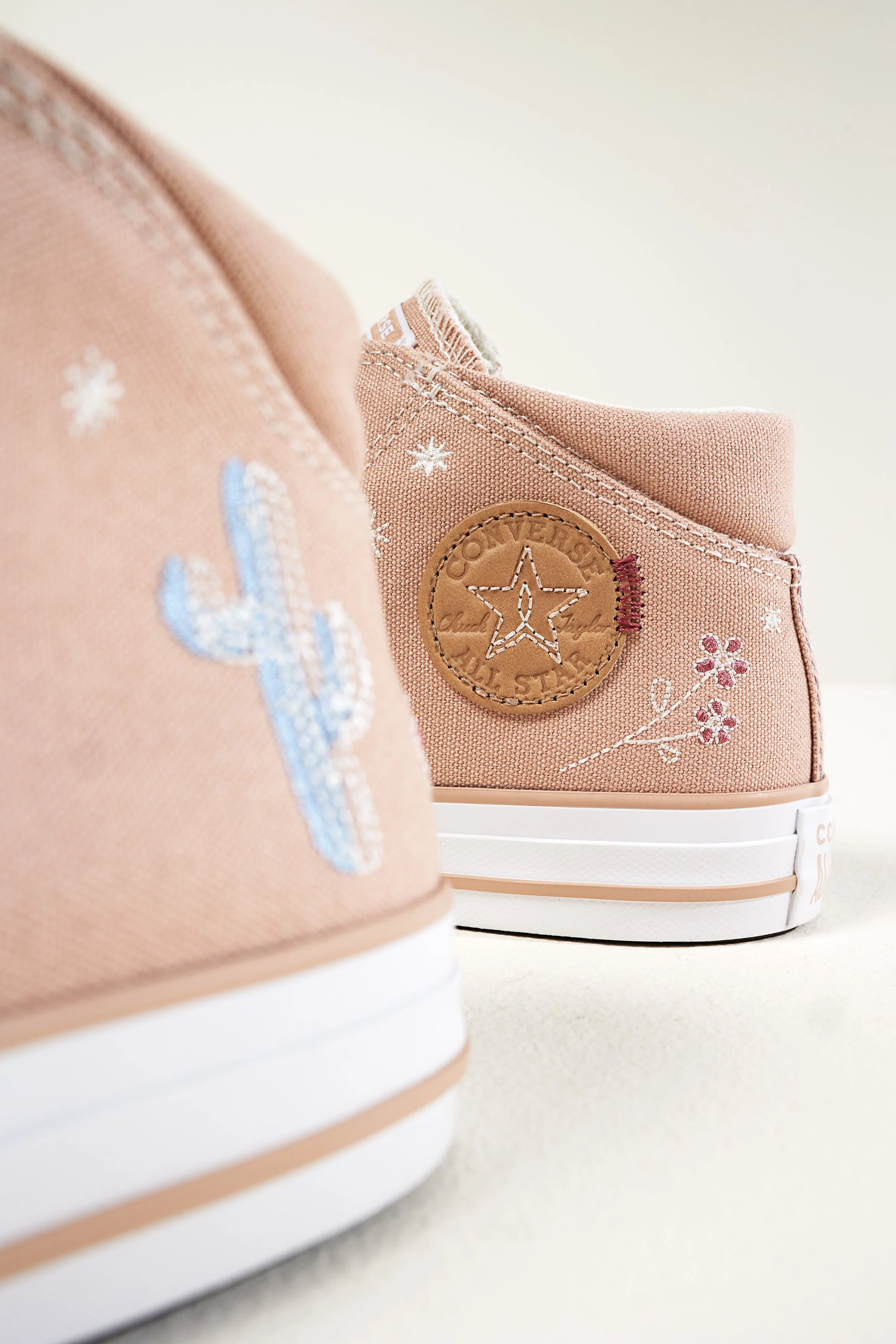 HOL24_Wk45_120824_Converse_44279-HERO_ALT_FPO.jpg