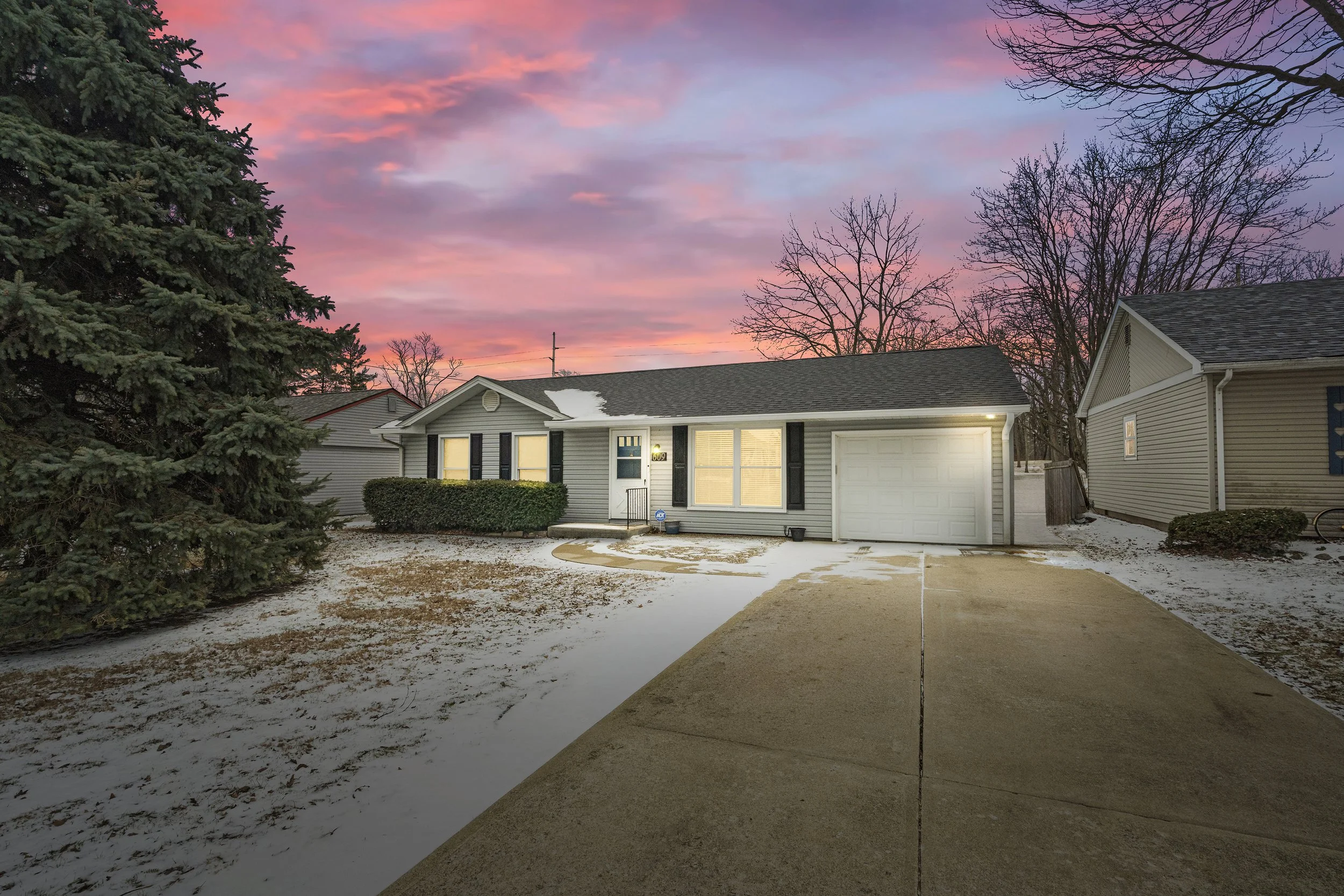 609 E Noble St 002.jpg