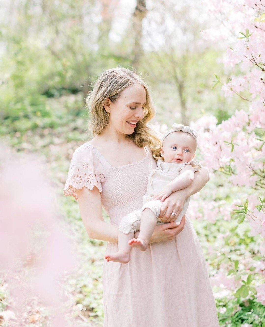 it's been a week since we held spring minis in new haven, and, suffice to say, they were an incredible success.  the sun was shining, the breeze was cool, and the flowers were blooming everywhere 🌸⁠
⁠
if you missed out on this season's mini sessions