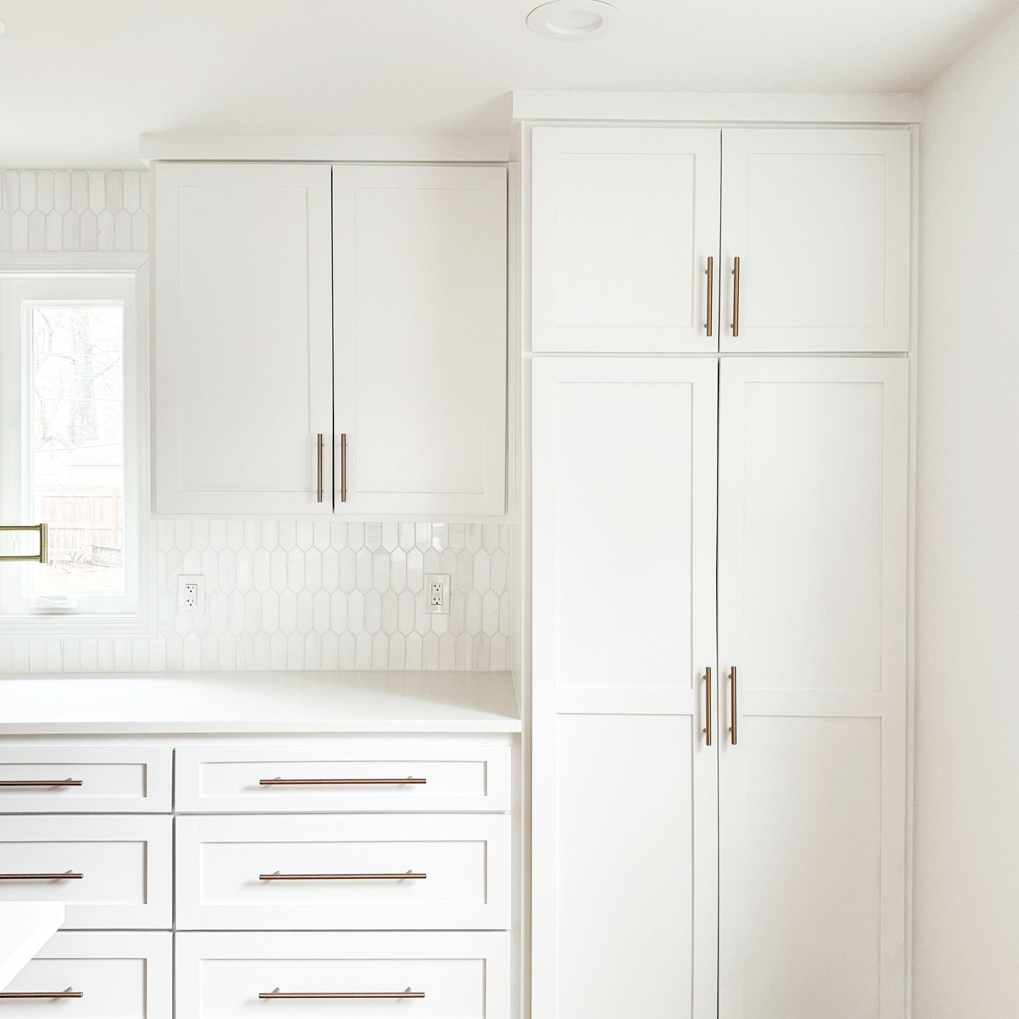 Soaking in the sunshine this week! ☀️ 

Here&rsquo;s another look at our prairie village renovation. Our kitchens aren&rsquo;t just about style &mdash; they&rsquo;re designed to be functional with deep drawers and floor-to-ceiling shelves.