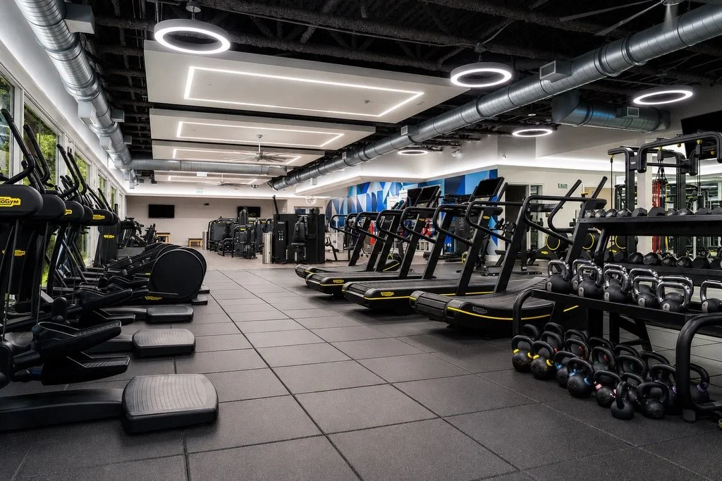 An afternoon at @miznercc, Boca Raton.

Championship golf at first light, a resort-style pool, a serene spa, and a fitness facility built to 💥BLOW 💥 YOUR 💥 MIND 🤯

Photographing a club this complete means capturing the calm of the course and the 