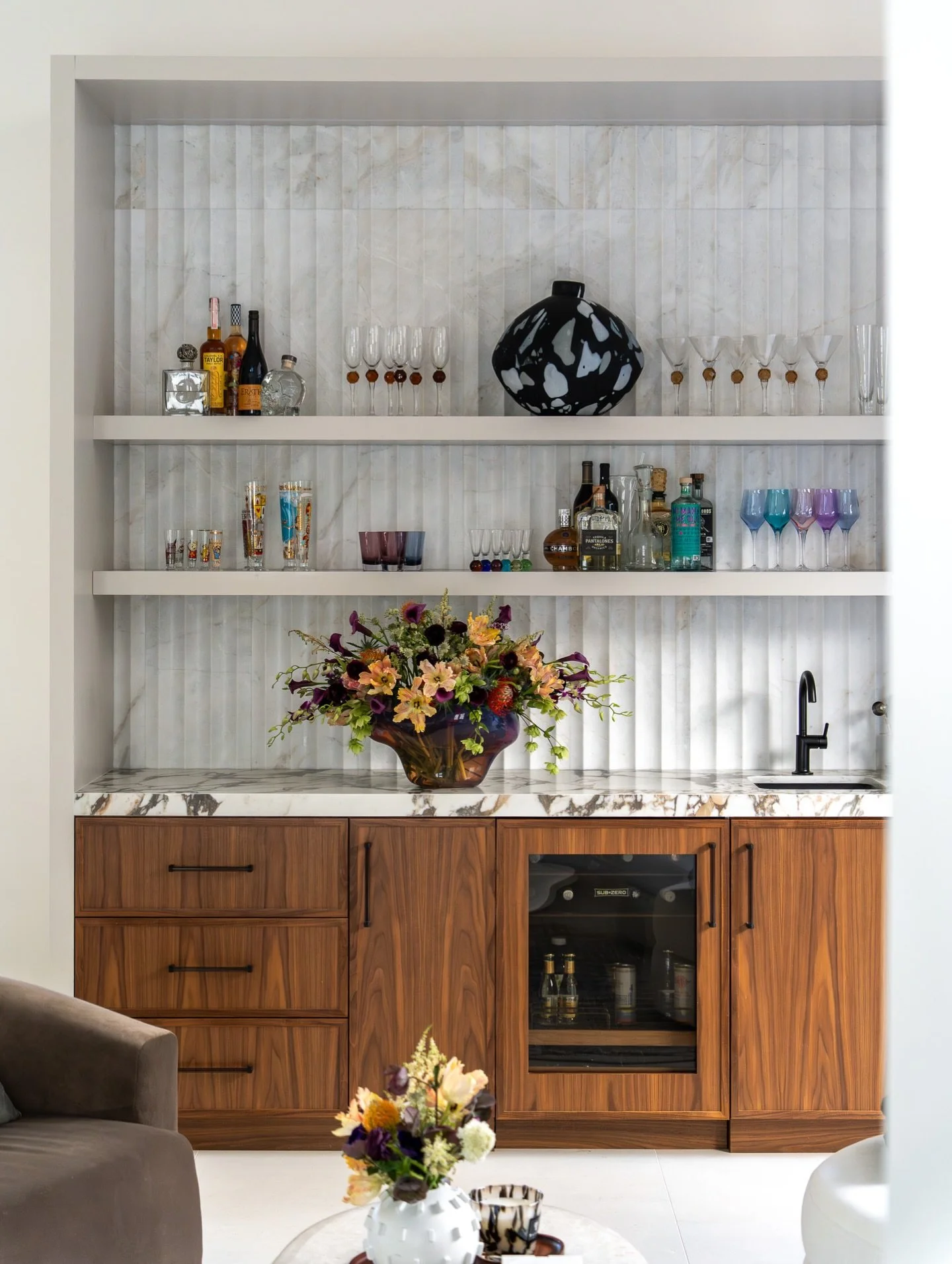 Currently editing some of @hue_r_u &lsquo;s absolutely magical work on this Boca Raton project, with floral arrangements collaboratively built by Clark and @flowers_by_candi_ 

Many more images to come but WOW&mdash; shooting this home filled my cup 