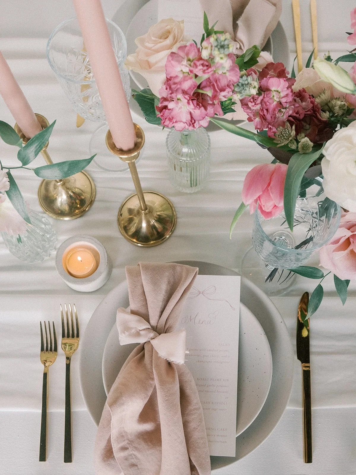 Valentine&rsquo;s Day always has me looking back at this pink and feminine shoot from a few years back! The bright tulips and bow accents are just the cheer I need in the midst of these February days. 🎀🫶🏻 I&rsquo;ll be celebrating both galentines 