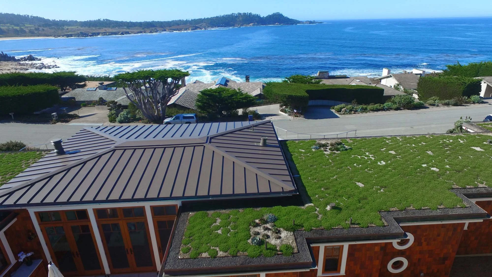 Discover Lobos Lookout, a coastal masterpiece by Studio Carver, Carmel's premier architects. Panoramic views, innovative design, and contemporary luxury await.