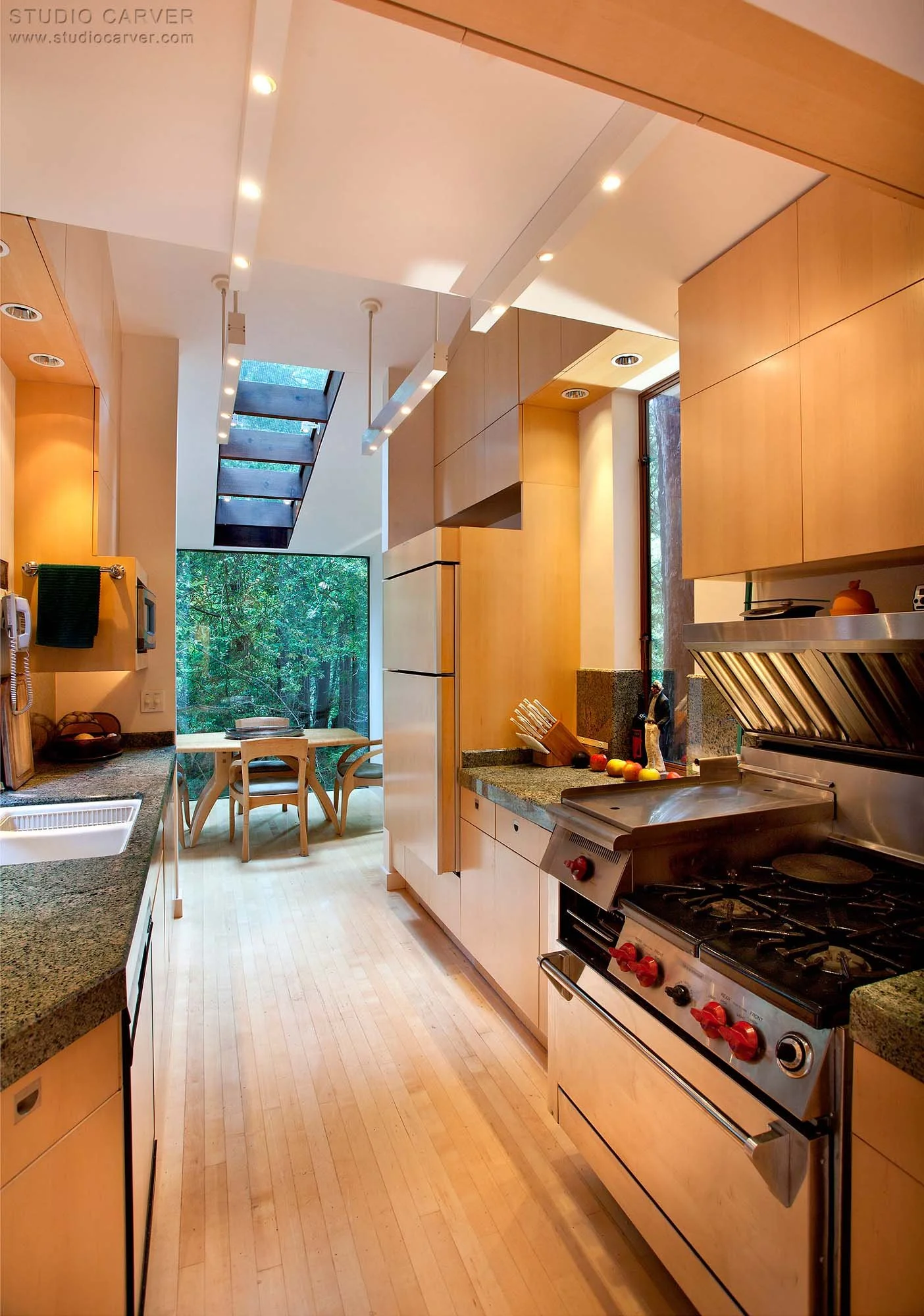 Immerse in the allure of Creek View, a residential design in Big Sur, CA. Discover Studio Carver's innovative architecture, seamlessly merging nature and modernity and redefining contemporary living.