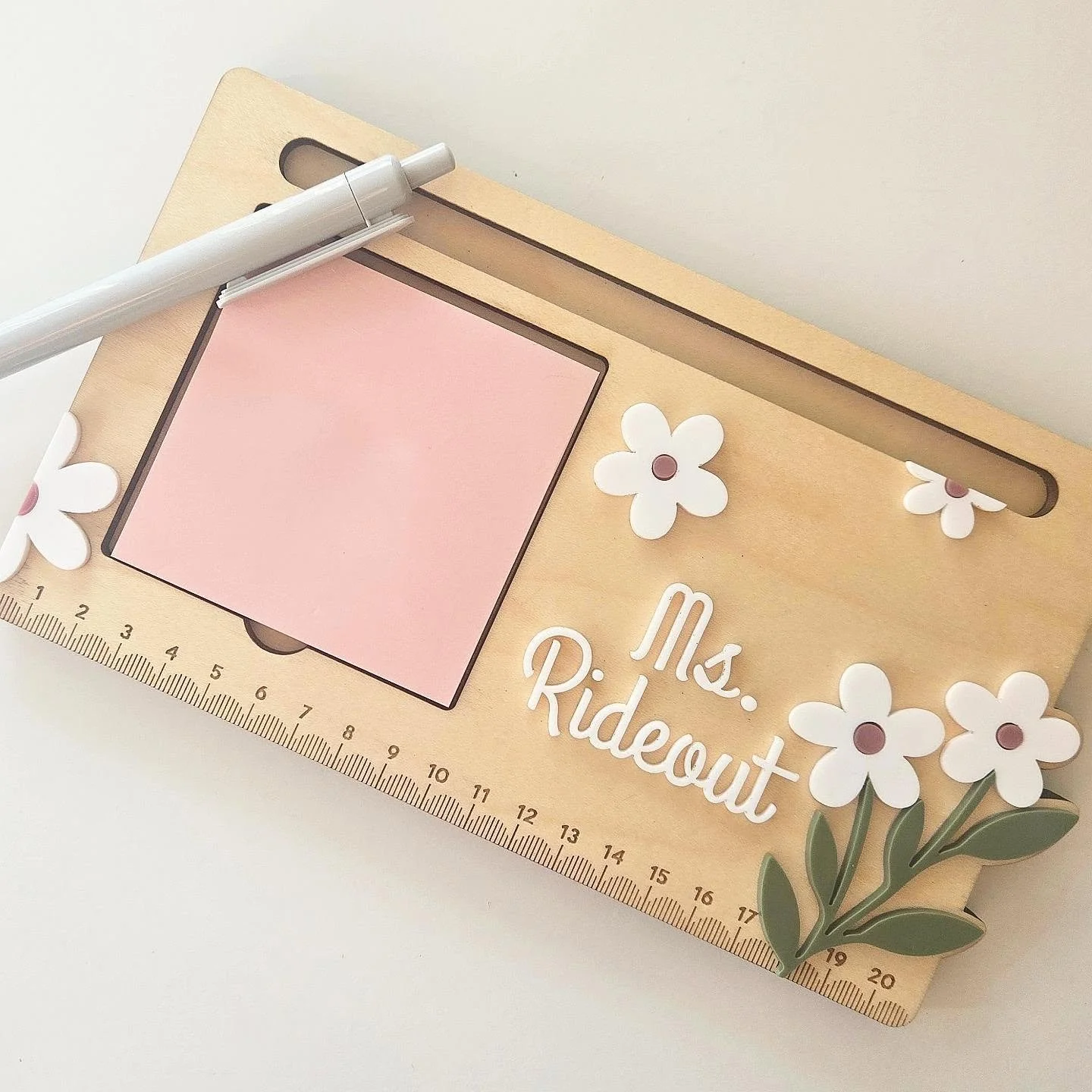 Did I make this for myself? Maybe. Should I have put Mrs.? Probably. Do I actually have a desk at school? No, I do not.

Yes I'm only a supply teacher but when kids see me and call me Ms. Rideout, it makes me so happy! 

New customizable note pad and