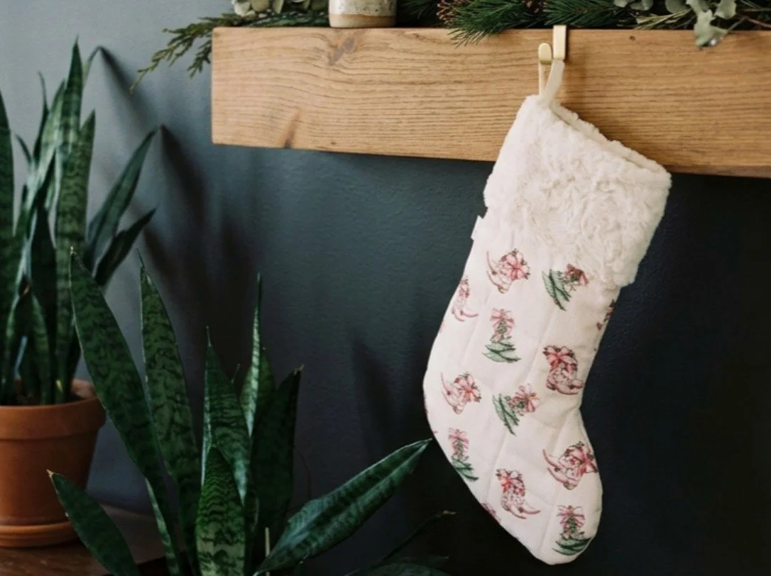 Christmas Stocking Pre-Order is up on the website NOW

https://www.hunterandro.ca/shop/p/pre-order-christmas-stocking