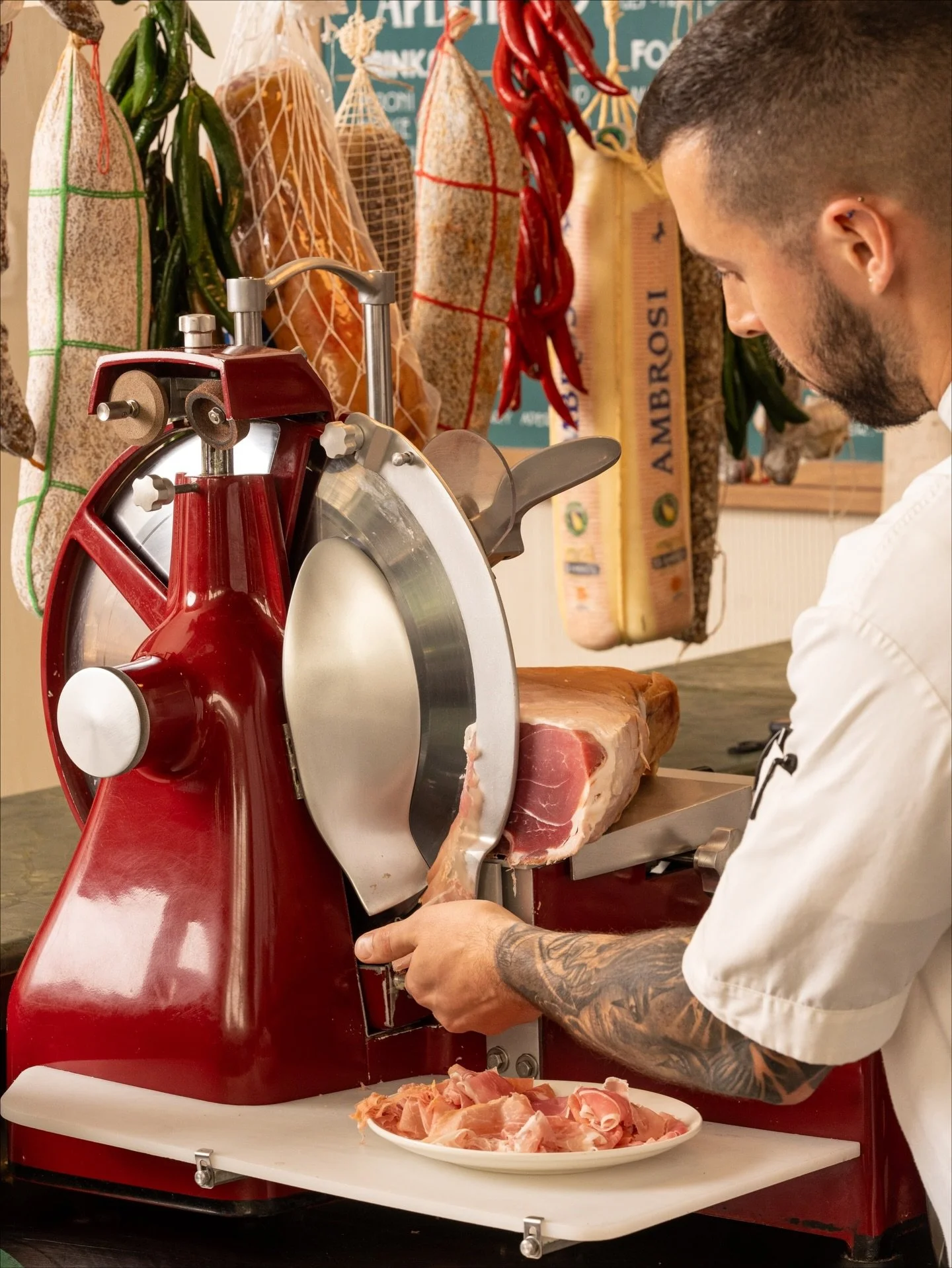 Your first stop after work should involve prosciutto and a drink. Aperitivo Hour starts now🍸 #Matteo #Aperitivo