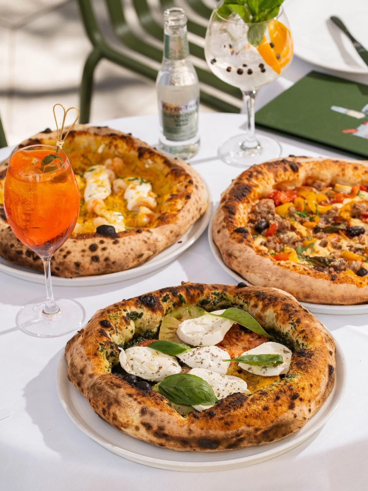 If you needed a sign to order pizza today, this is it 

Salsiccia, Amalfi and Caprese, fresh from the oven and ready to share.

Grazie Stefano! #Matteo #Doublebay
