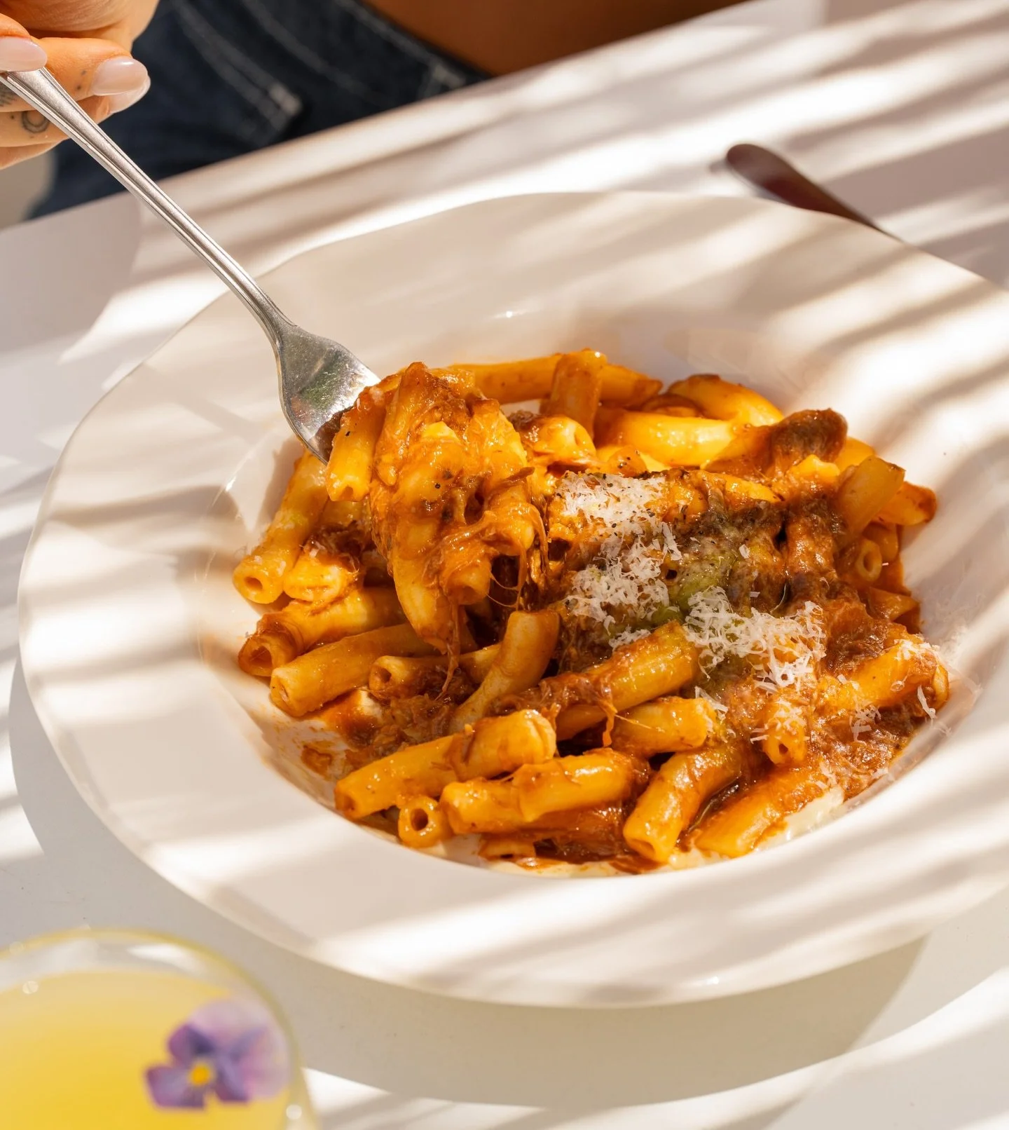 Sunday comfort, fatto bene 👌🏼

Long lunches that turn into late afternoons, good food on the table, something cold in the glass.

Our pick today: handmade Maccheroni with slow cooked short rib ragu, Beetroot with buffalo ricotta, goat curd and pist