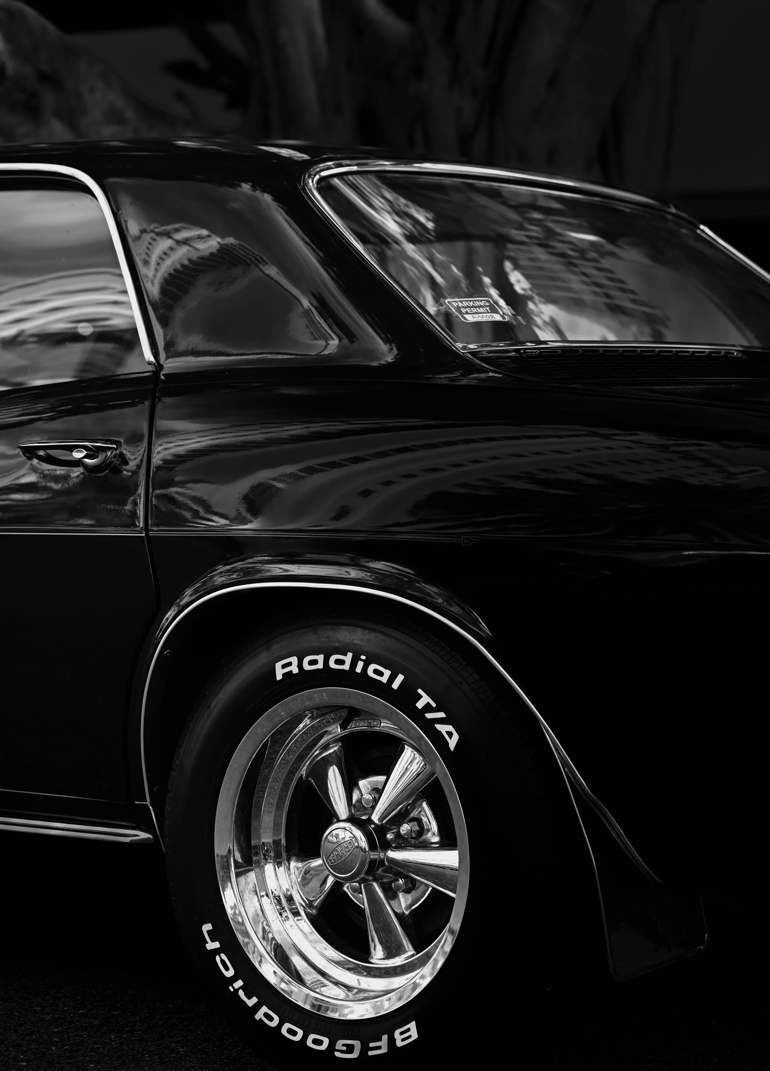 B/W  VINT CARS