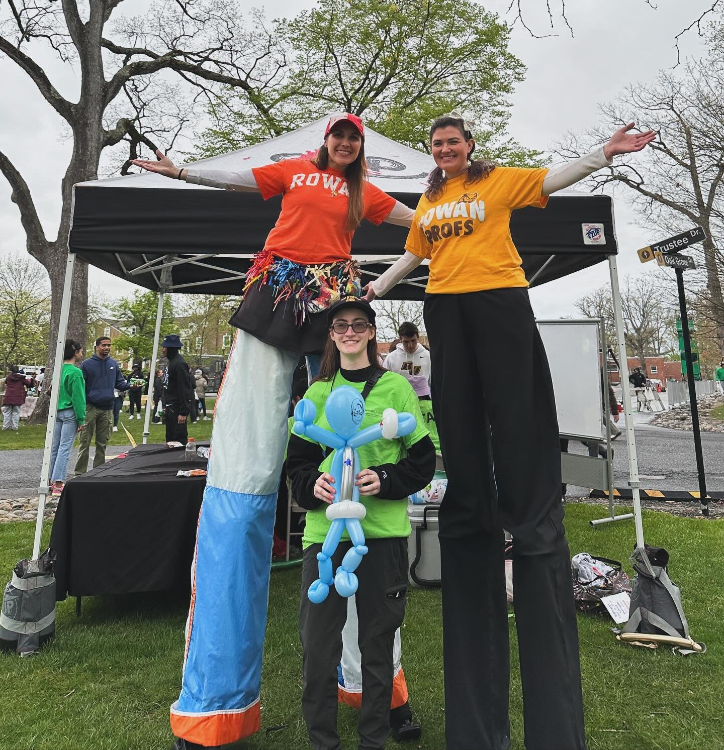Always fun working Rowan gigs! I get to see the students I serve in my full time ministry job (@rowancatholic Newman House) and be at the University I attended college! @rowanalumni 

Another great gig at Hollybash 2024! 

#stilts #stiltwalking #stil