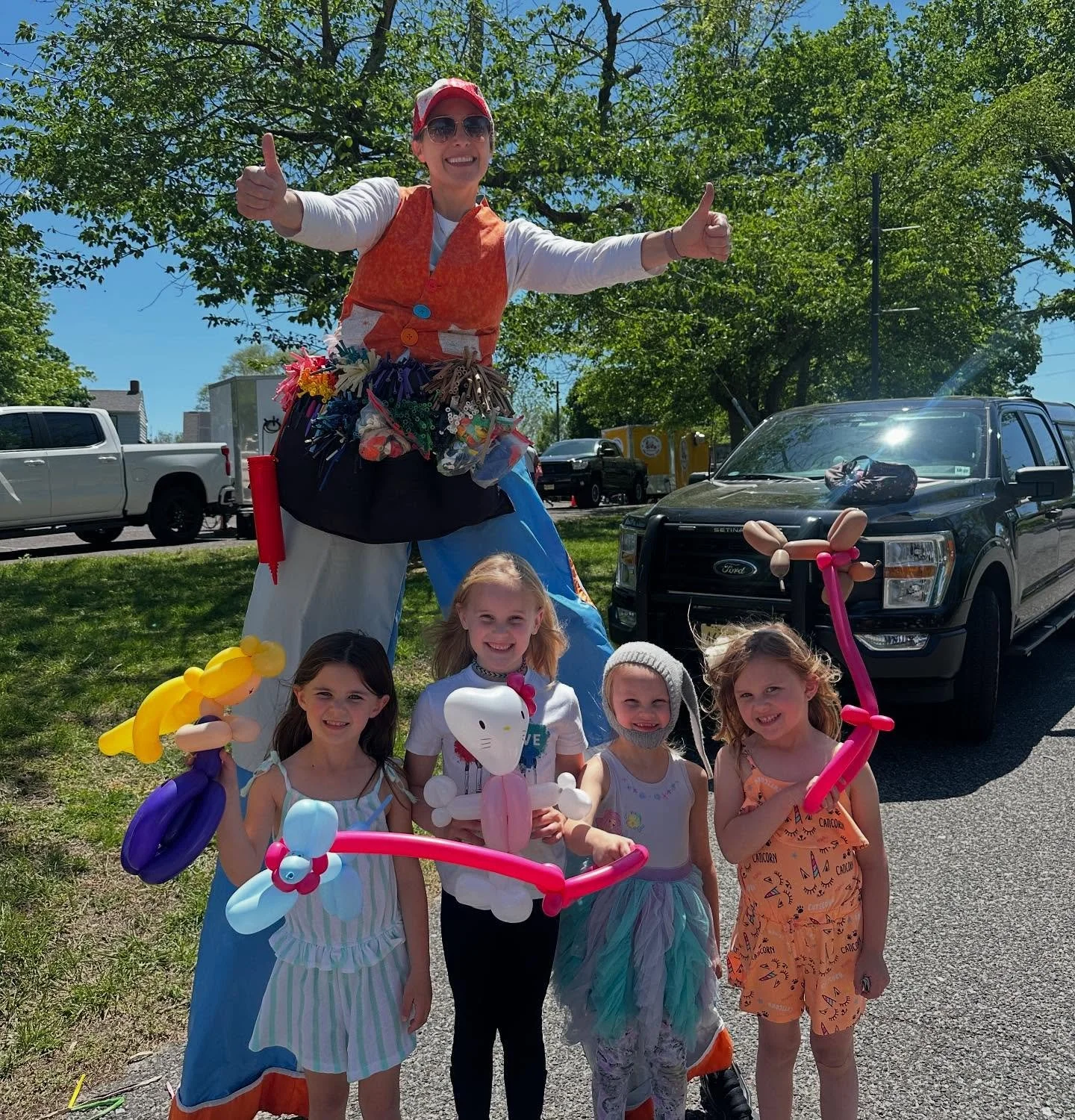 Always a fun day at Monroe Township gigs! Arts and craft festival today on Main Street! 

#stilts #stiltwalking #stiltwalker  #femalestiltwalker #ballooons #balloontwisting #balloontwister#balloonartist #partyentertainer #southnjentertainer #bestofgl