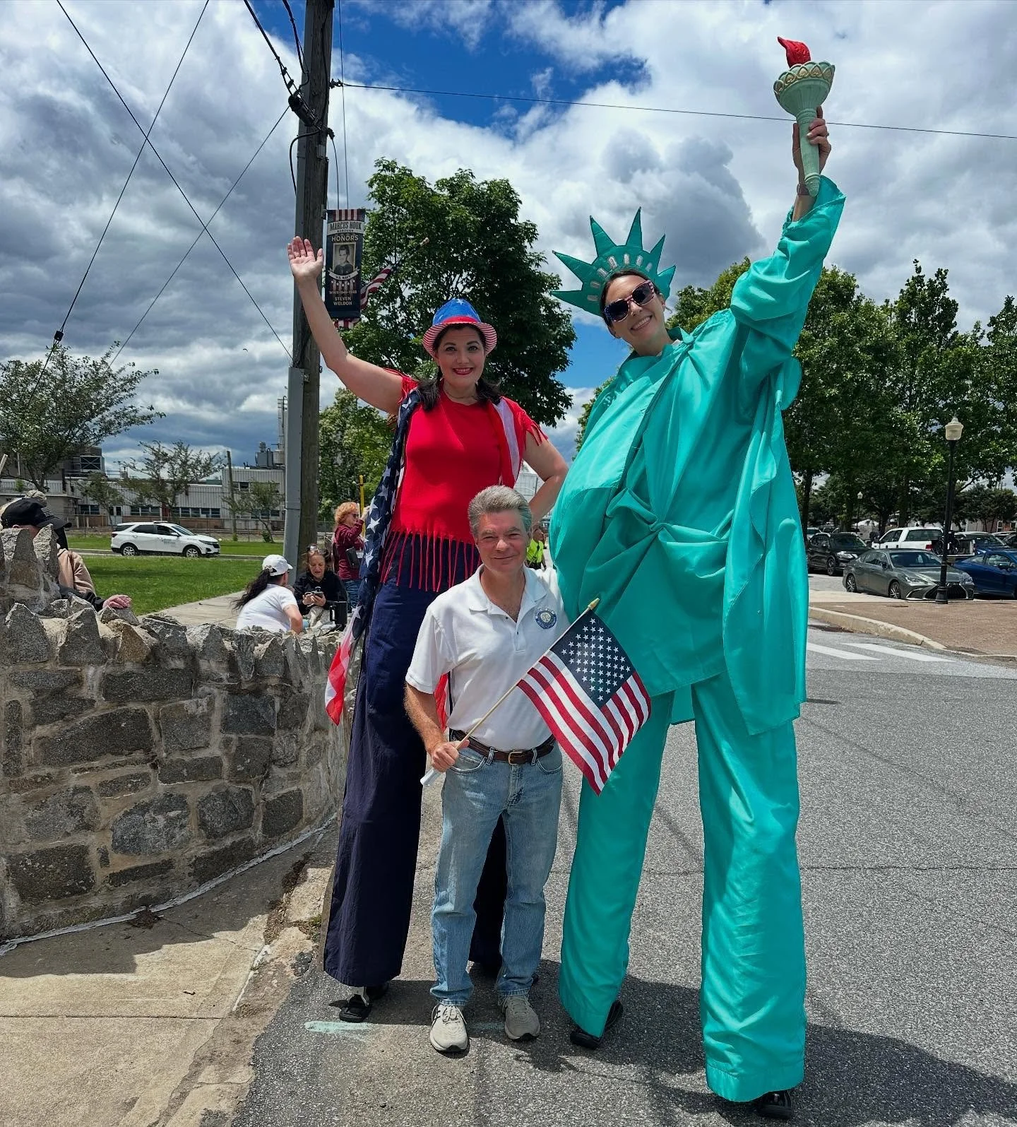 Markus Hook, PA&rsquo;s Memorial Day Weekend Parade is always a great start to the parade season! 🇺🇸 🗽 

#facepaint #facepainting #facepainter #southnjfacepainter 
#balloons #balloontwisting 
#stilts #stiltwalking #stiltwalker  #femalestiltwalker 