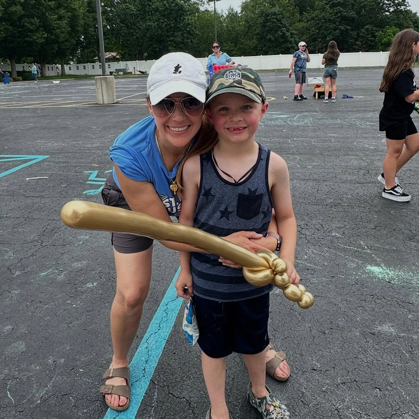 A fun day making balloons at my son&rsquo;s school for the PTA end of the year Block Party event! 

#balloons #balloontwisting #balloontwister.  #balloonartist #balloontwisting #entertainment #partyentertainer #southnjentertainer #bestofgloucestercou