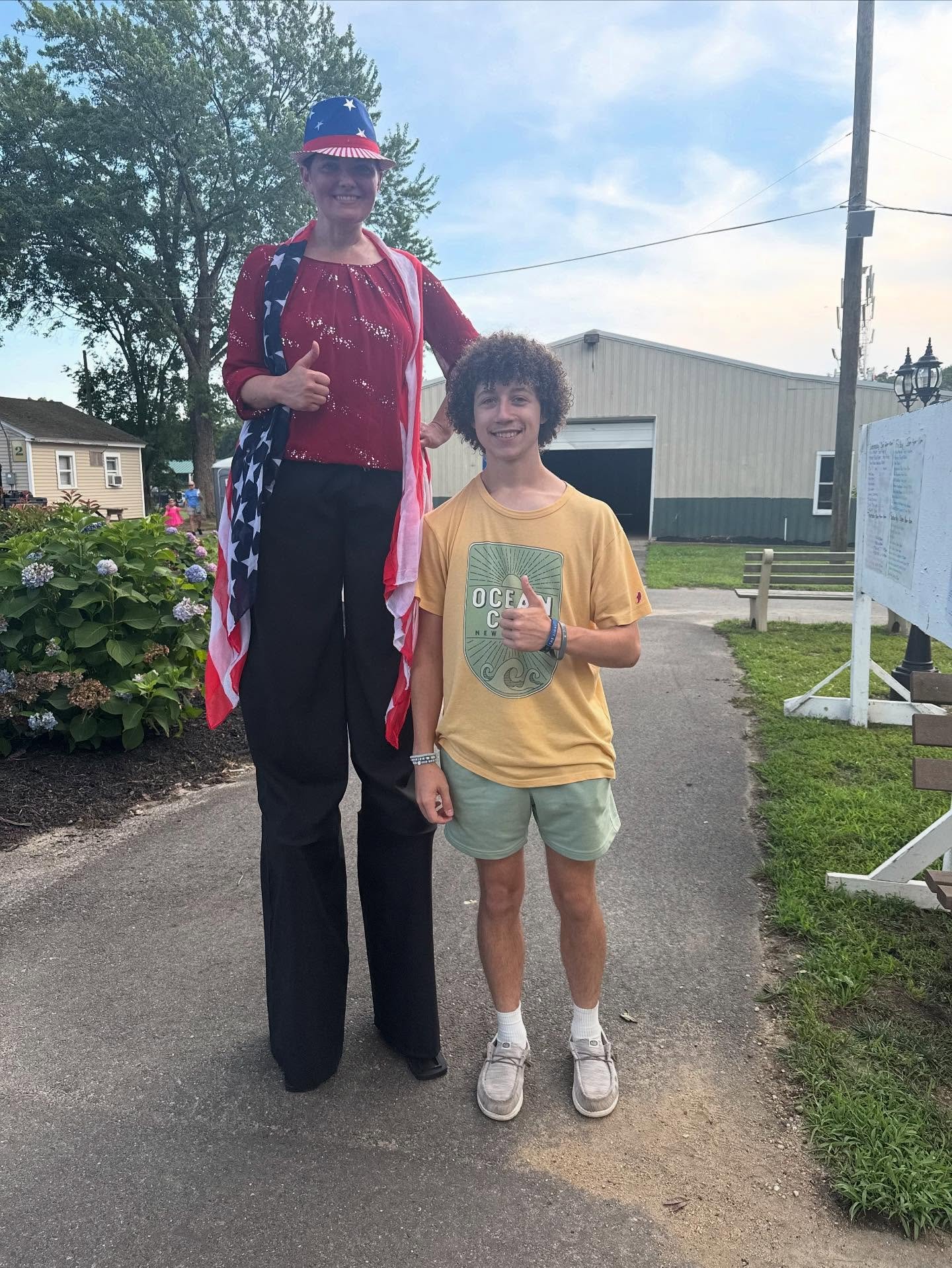 The lovely Naomi hanging out at the Cumberland County Fair! 

Look for Kari Thursday-Saturday on stilts at the fair from 4-6pm and free balloons under the tent by the stage from 6:30-8:30pm. 

#stilts #stiltwalking #stiltwalker  #femalestiltwalker #p