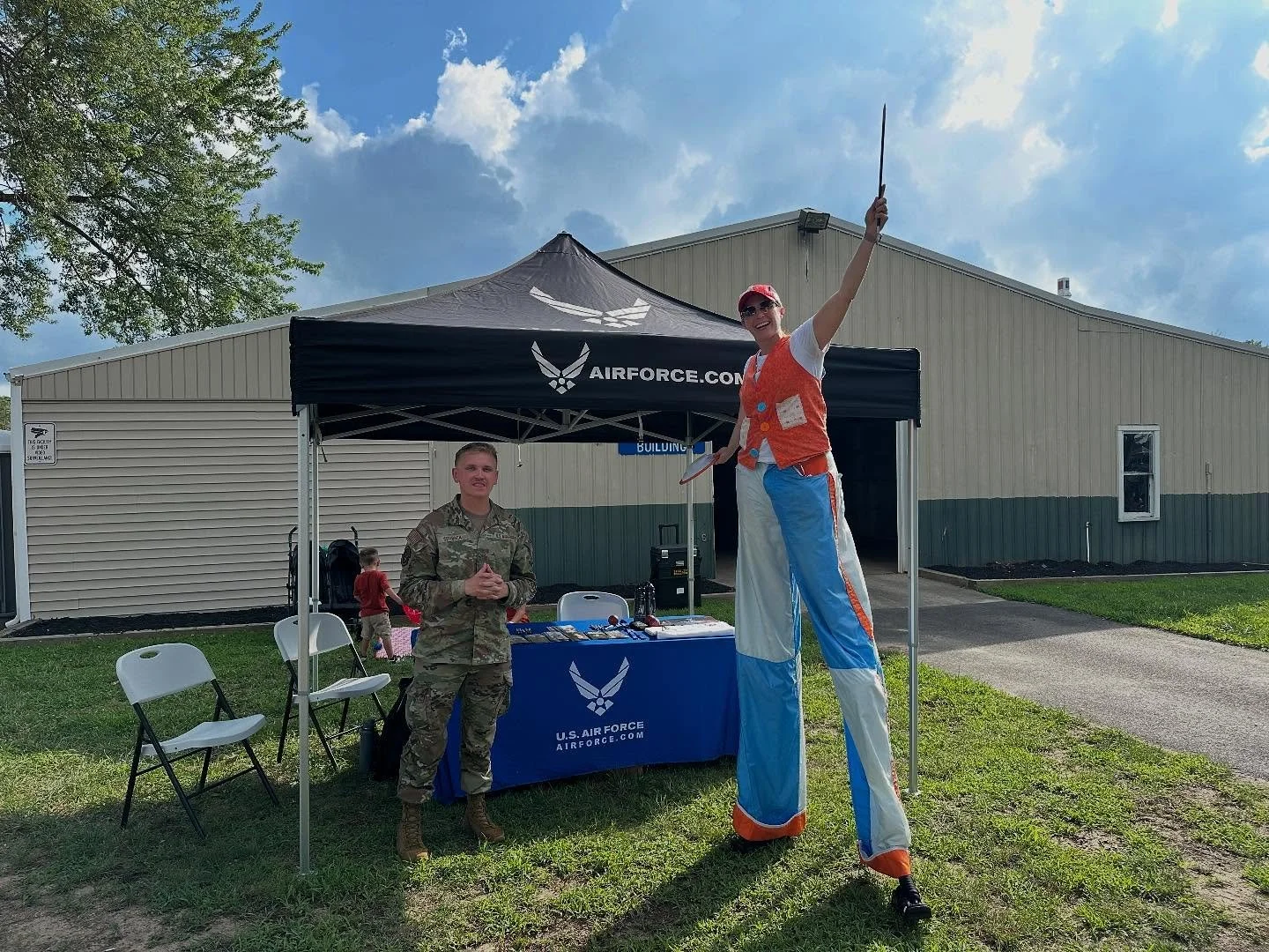 Friday night at the Cumberland County Fair! 🎡 

I&rsquo;ll be back tomorrow from 4-6pm on stilts and from 6:30-8:30pm making balloons under my tent!

#stilts #stiltwalking #stiltwalker  #femalestiltwalker #ballooons #balloontwisting #balloontwister#