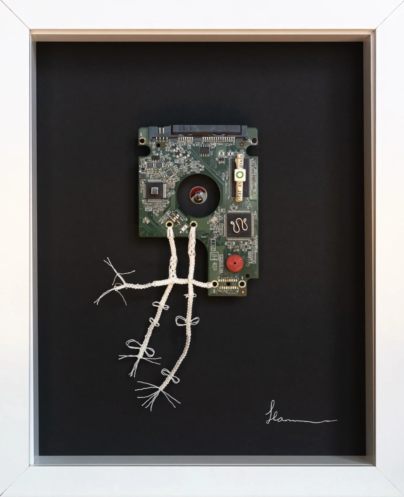 Threadware Chatbot - Iris by Leanne Poole