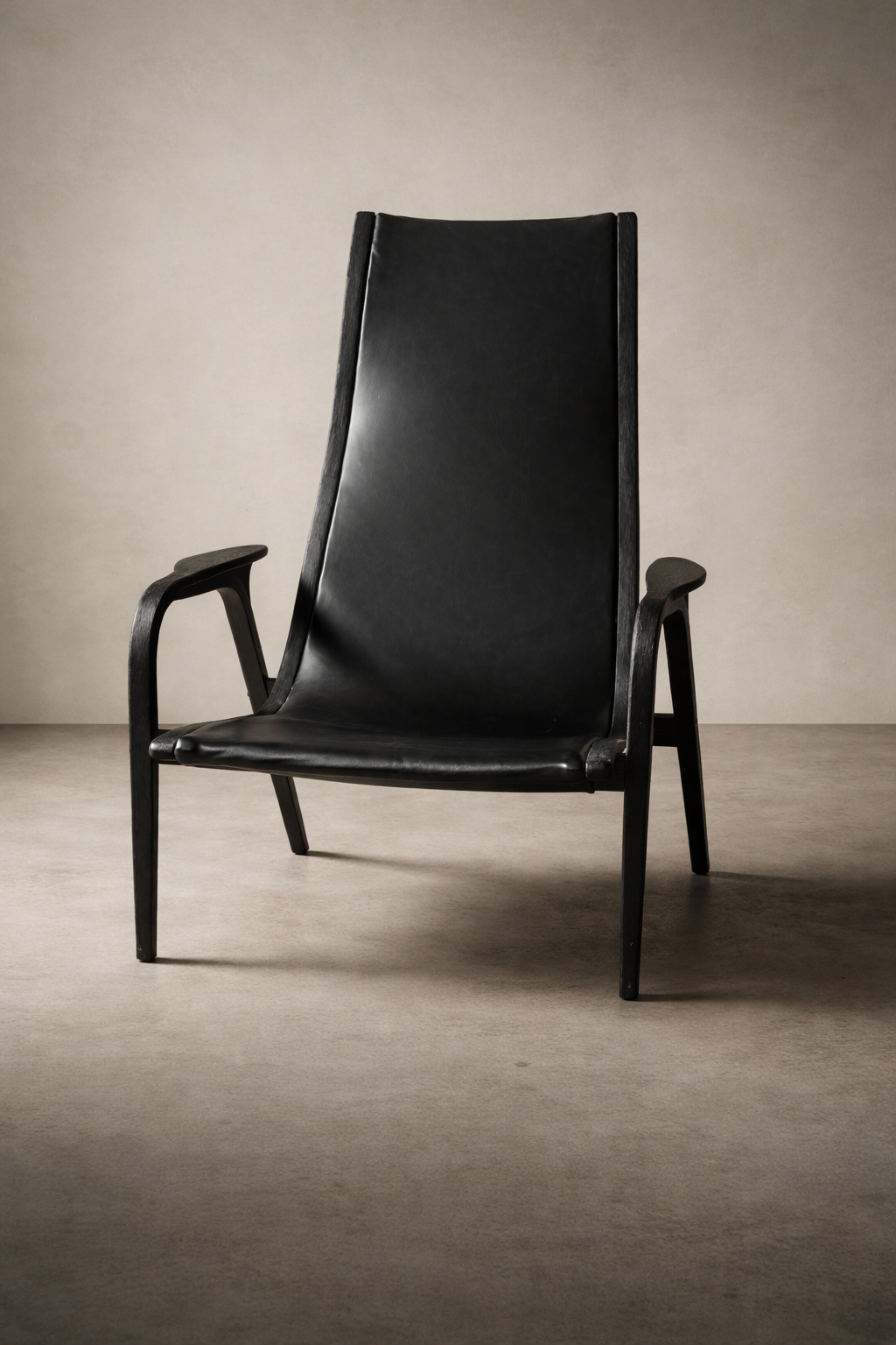 Fringe-Back Edition of the Lamino Lounge Chair