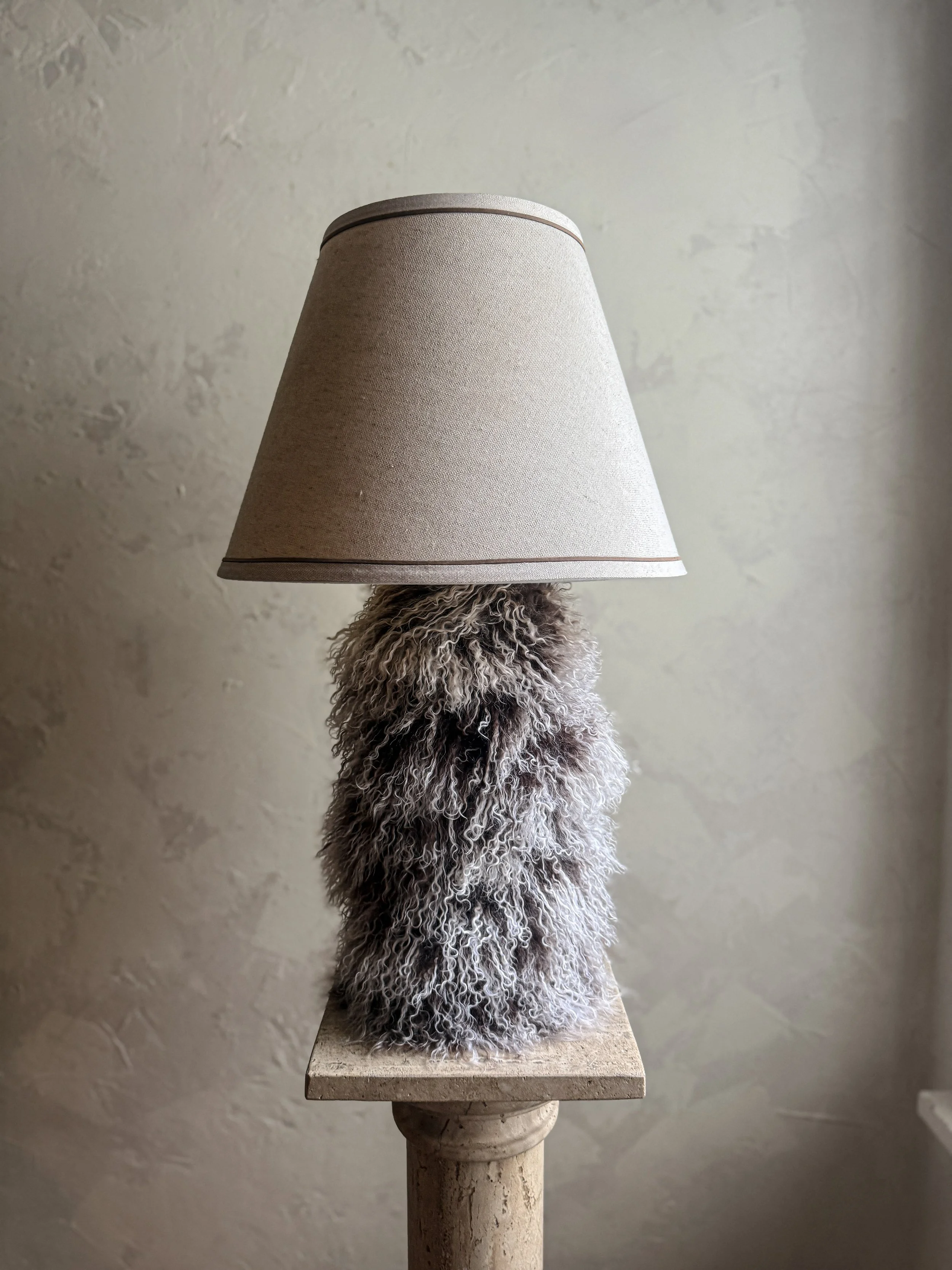 Mongolian two-tone sheepskin table lamp with neutral shade