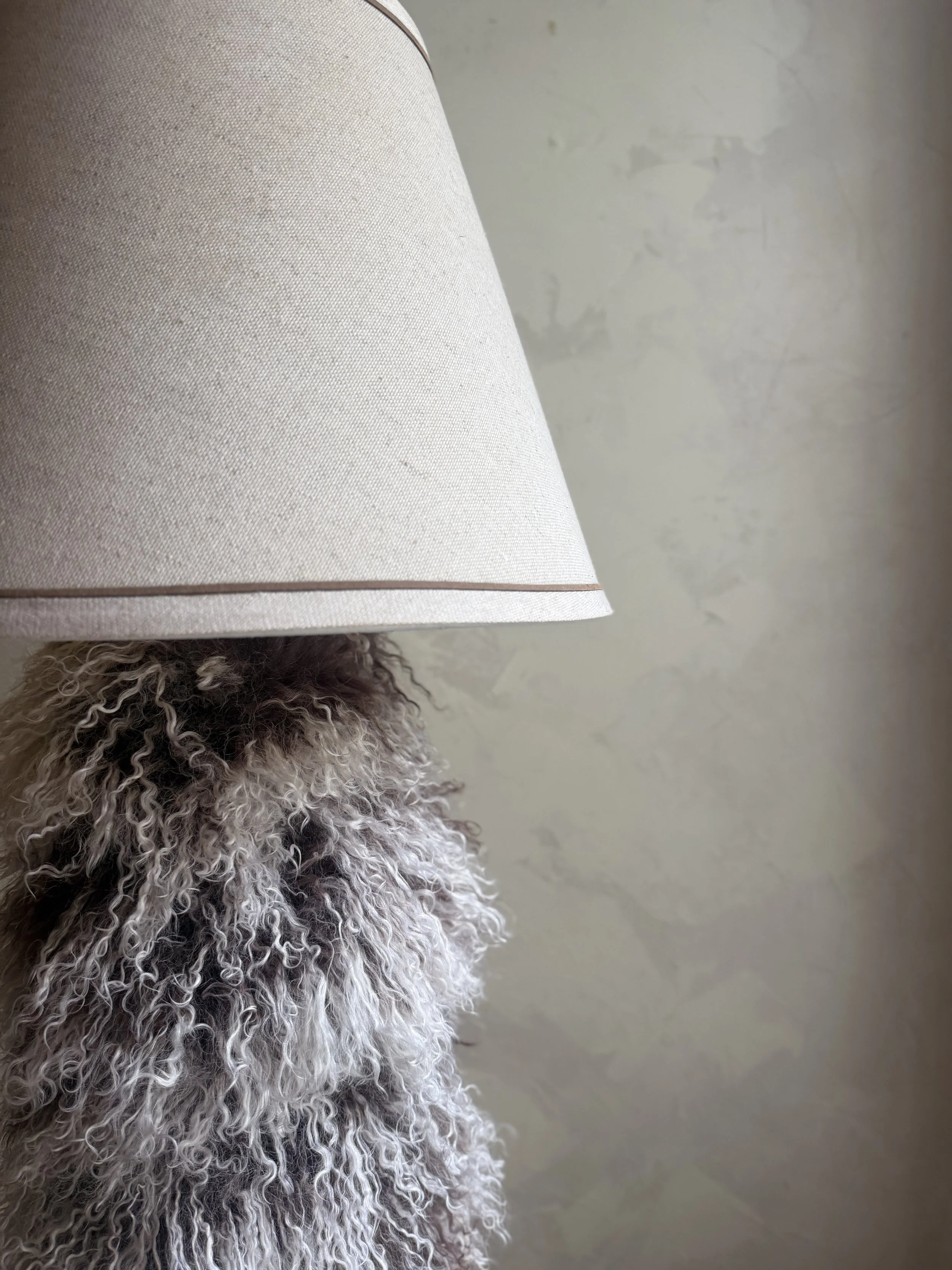 Mongolian two-tone sheepskin table lamp with neutral shade